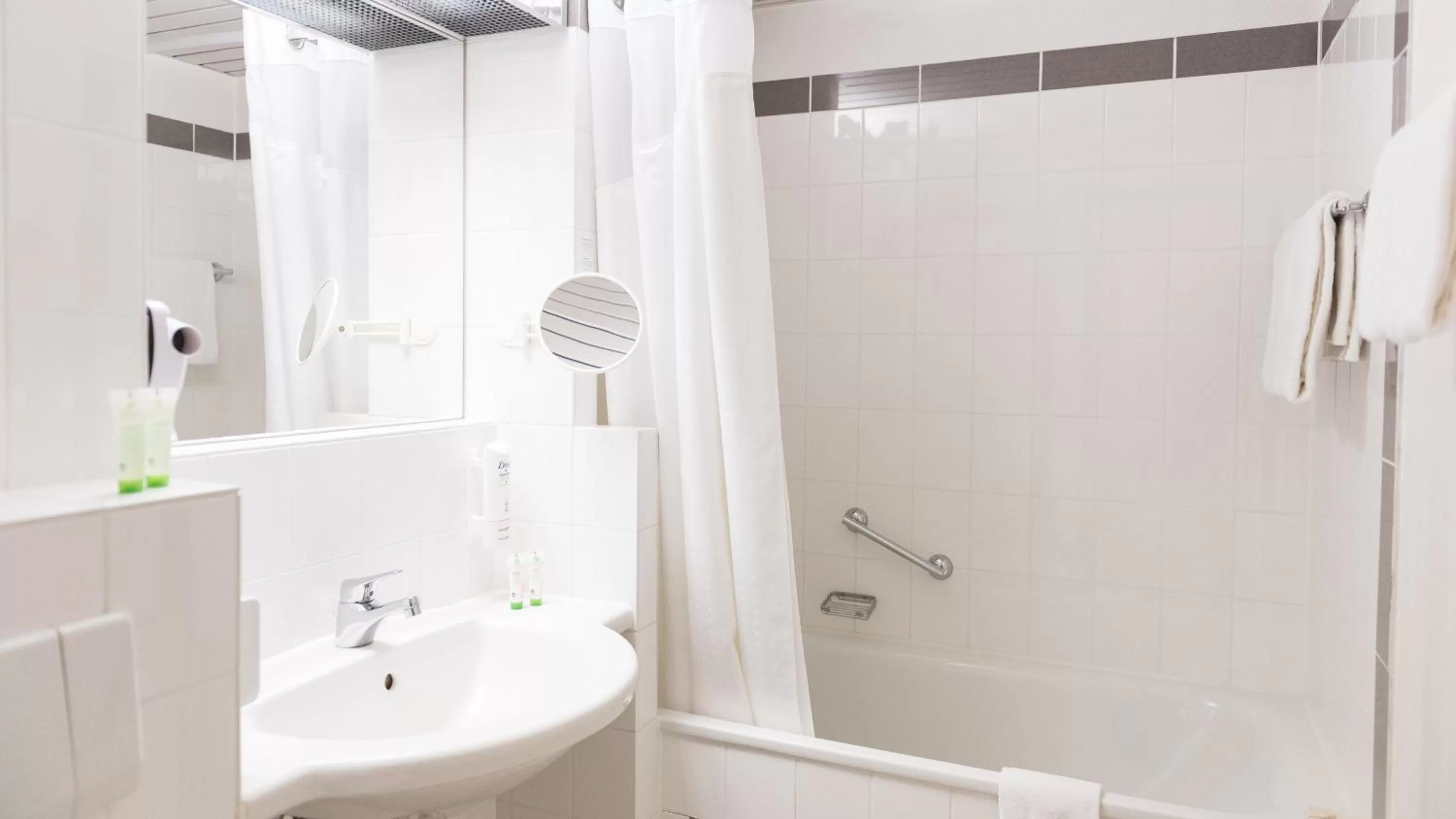 Standard Double Room - Smoking in FOUR Essen City Centre