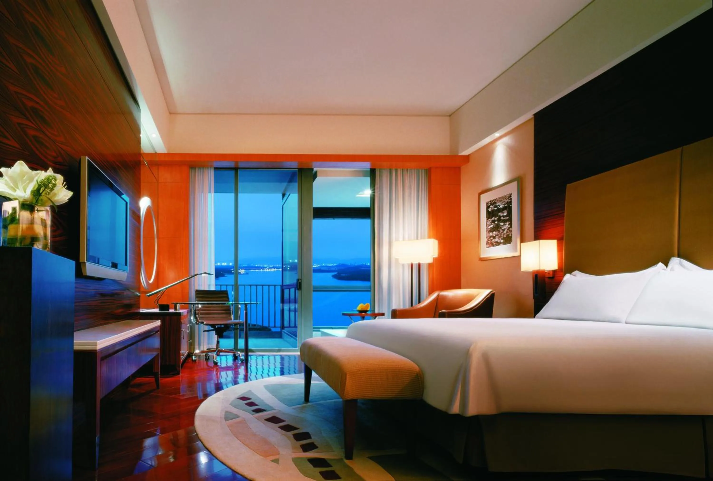 King Room with Lake View - Club Access in Hyatt Regency Dongguan