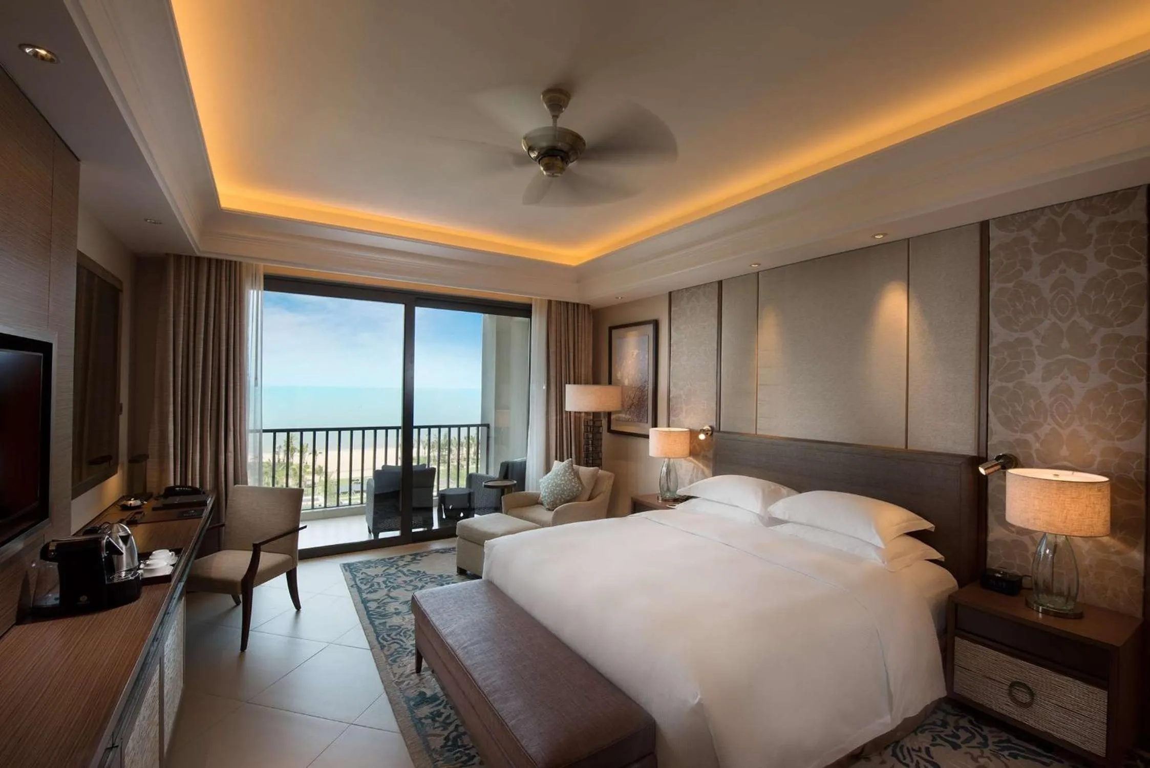 Executive King Room with Sea View in Hilton Haikou Meilan