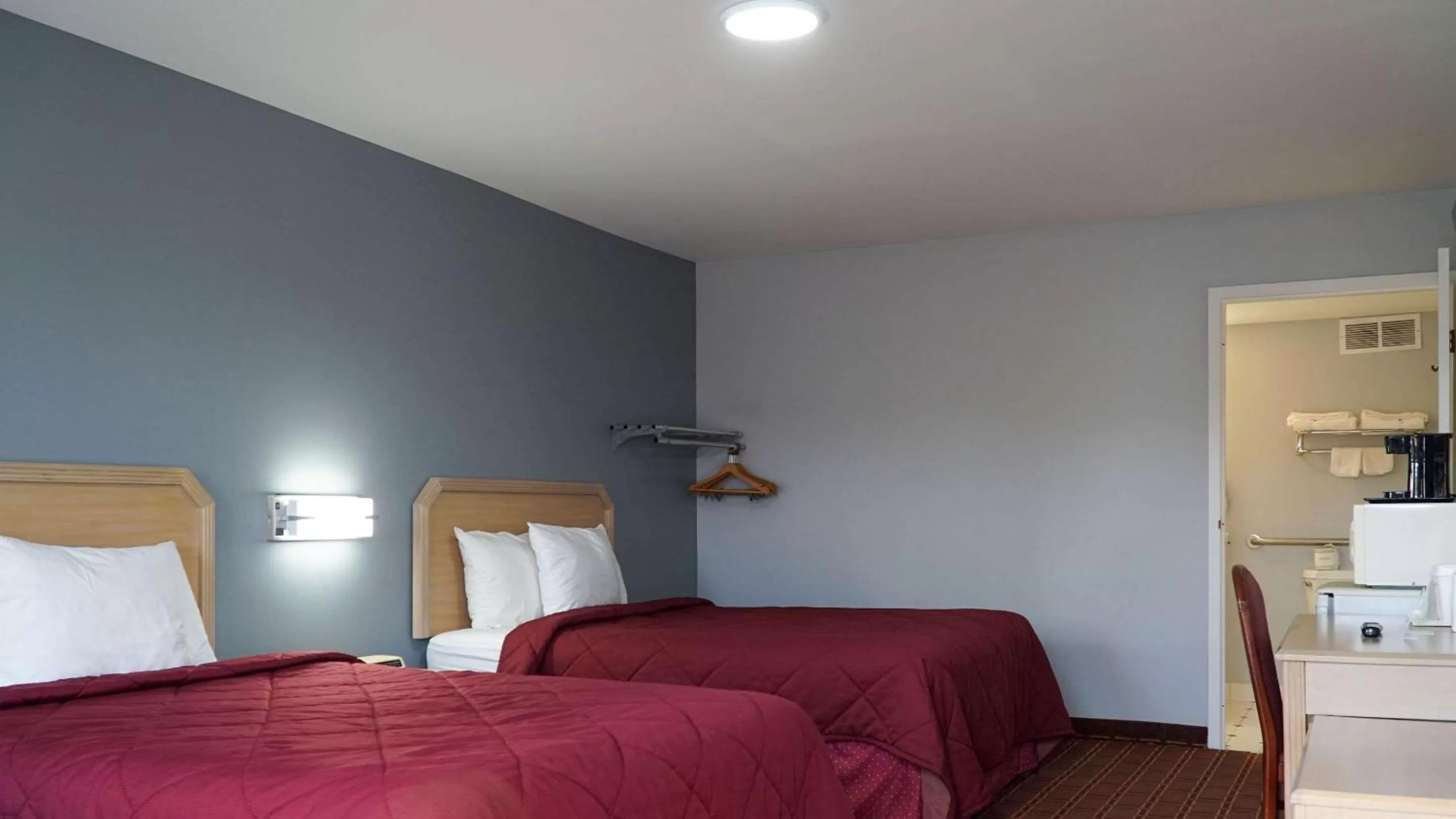 Double Room with Two Double Beds - Accessible/Smoking in Rodeway Inn