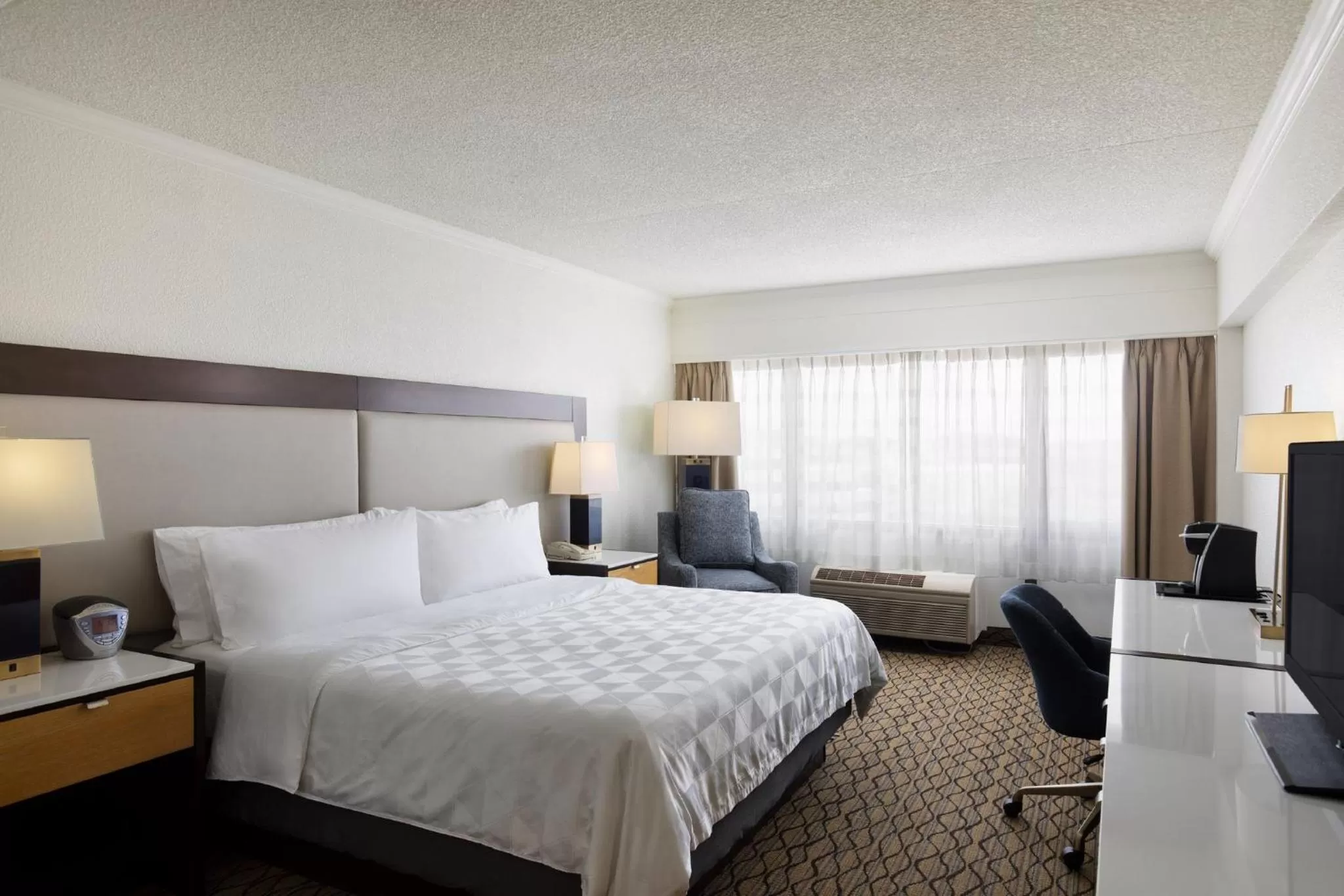 King Room - Mobility Access/Hearing Accessible in Holiday Inn Clark - Newark by IHG
