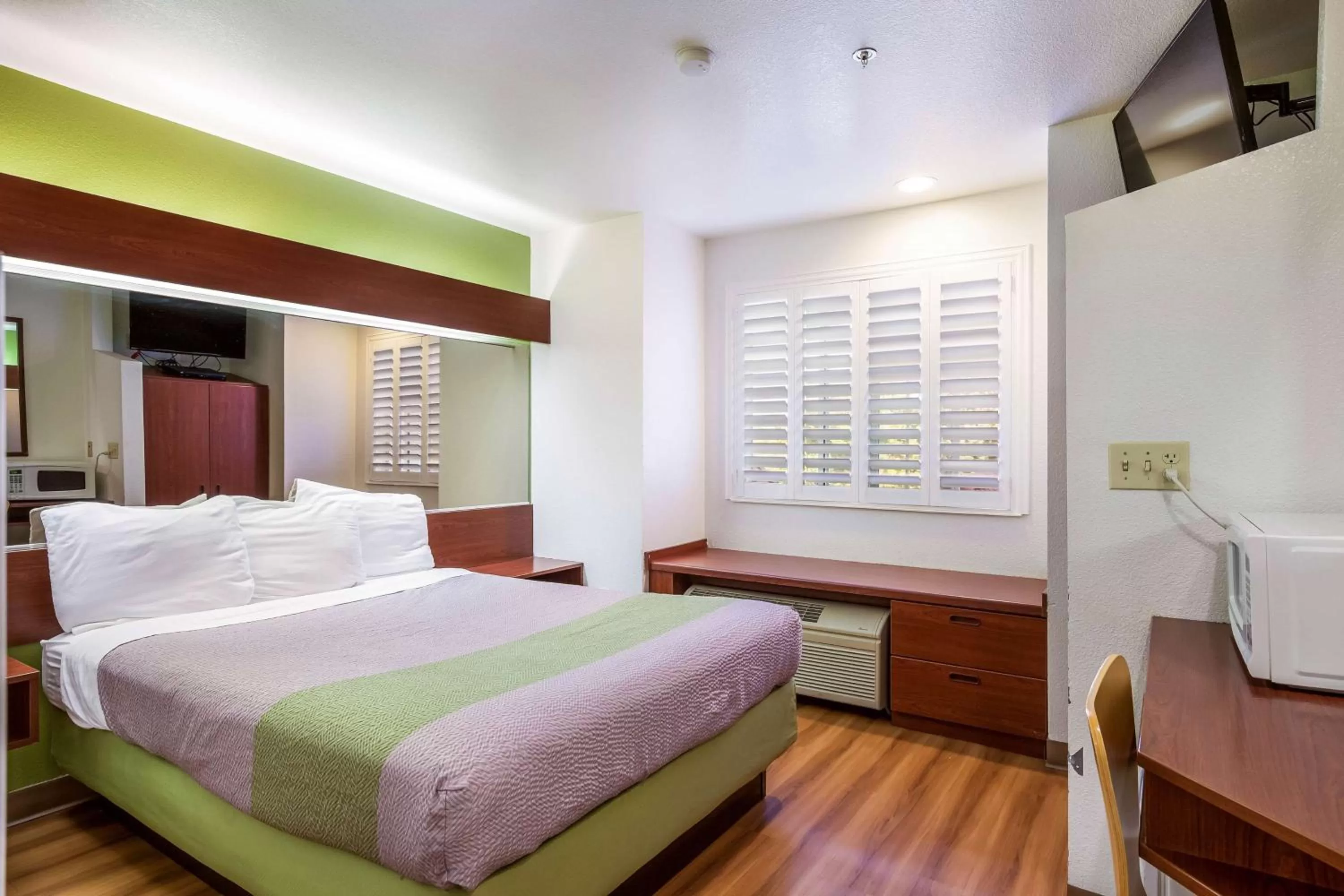 Queen Room with Two Queen Beds - single occupancy - Disability Access in Motel 6-Dixon, CA