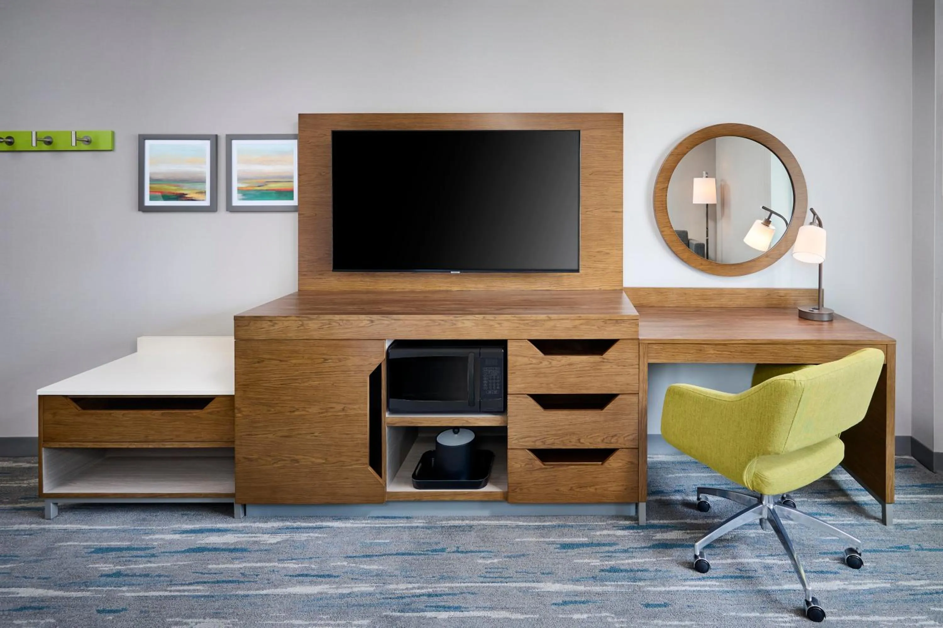 King Room in Hampton Inn By Hilton Hamilton