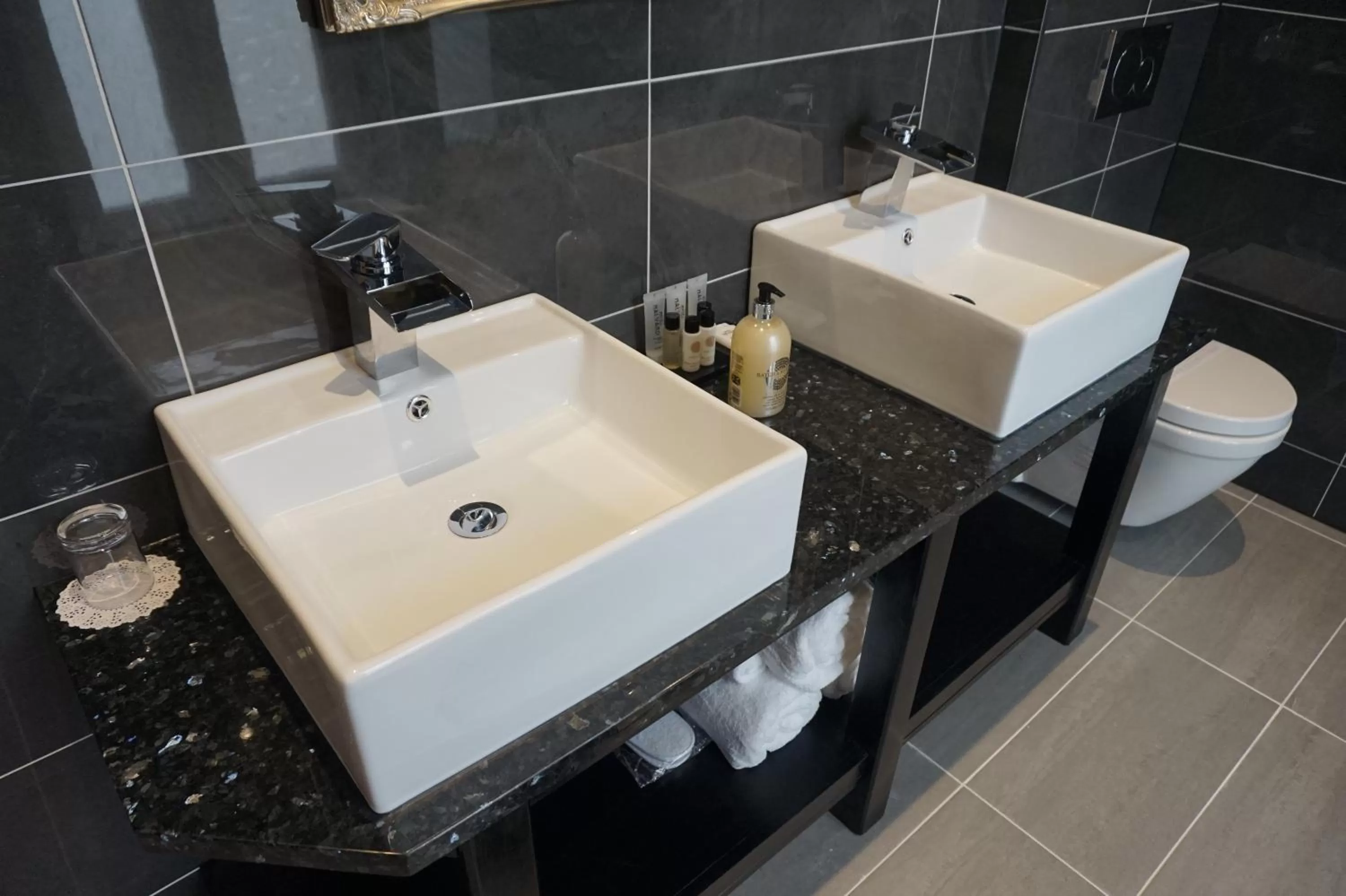 Superior King Room in Halvard Hotel