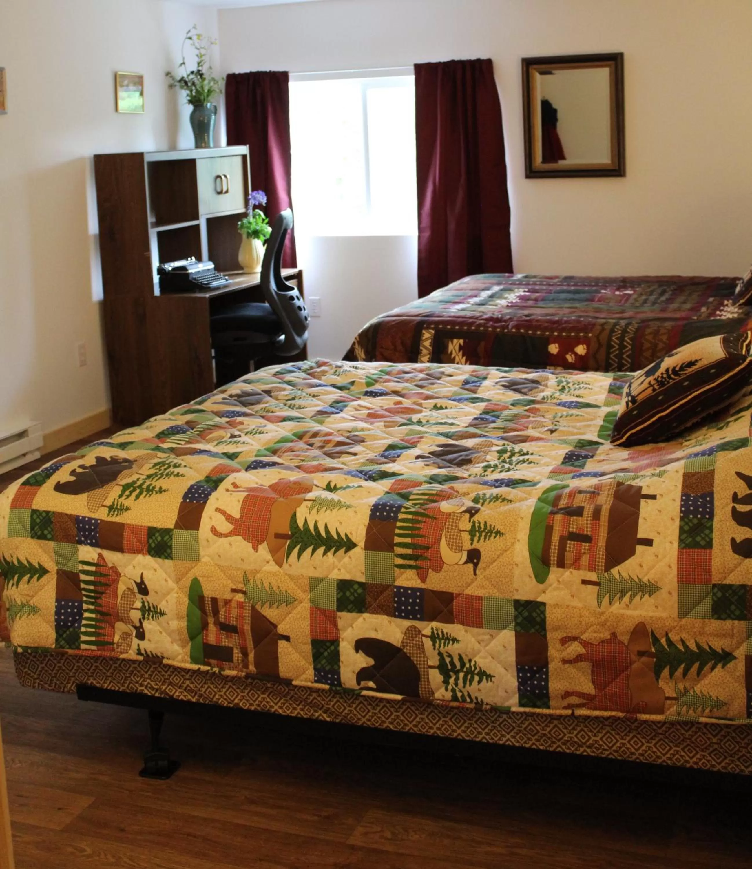 Deluxe Room in Whispering Winds Retreat B&B