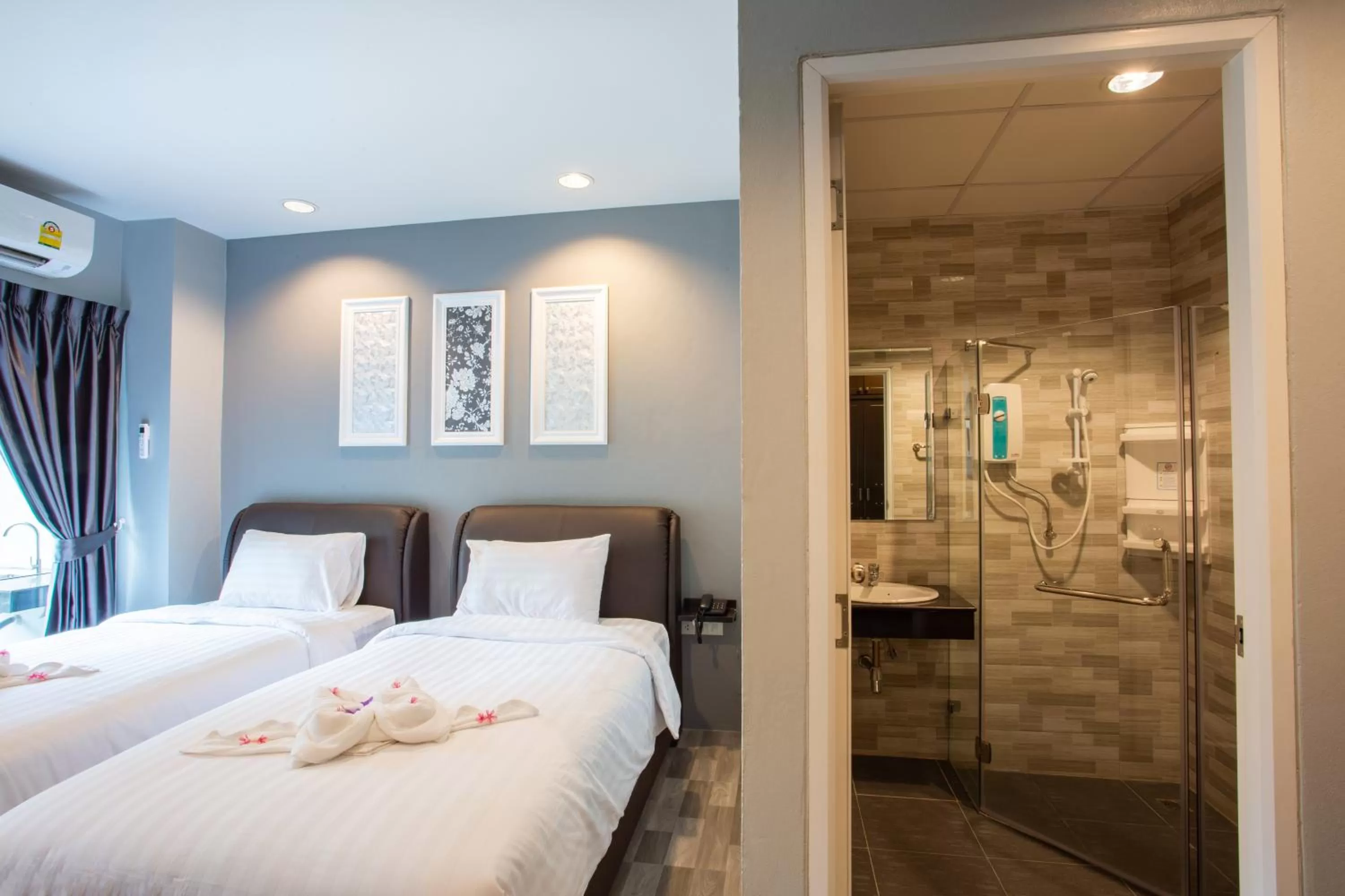 Deluxe Twin Room in Grand Inter Hotel