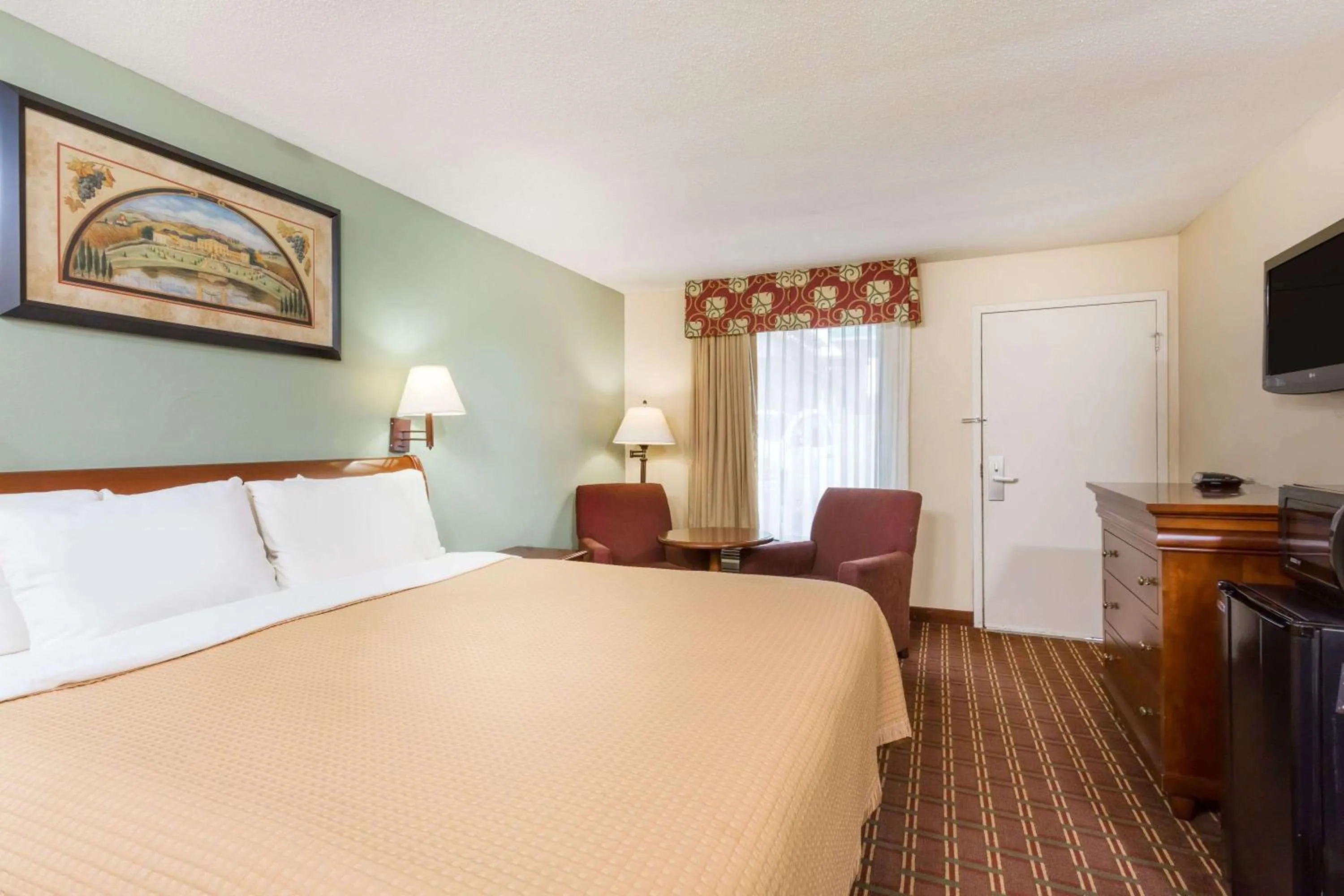 Standard King Room - Smoking in Days Inn by Wyndham Orangeburg