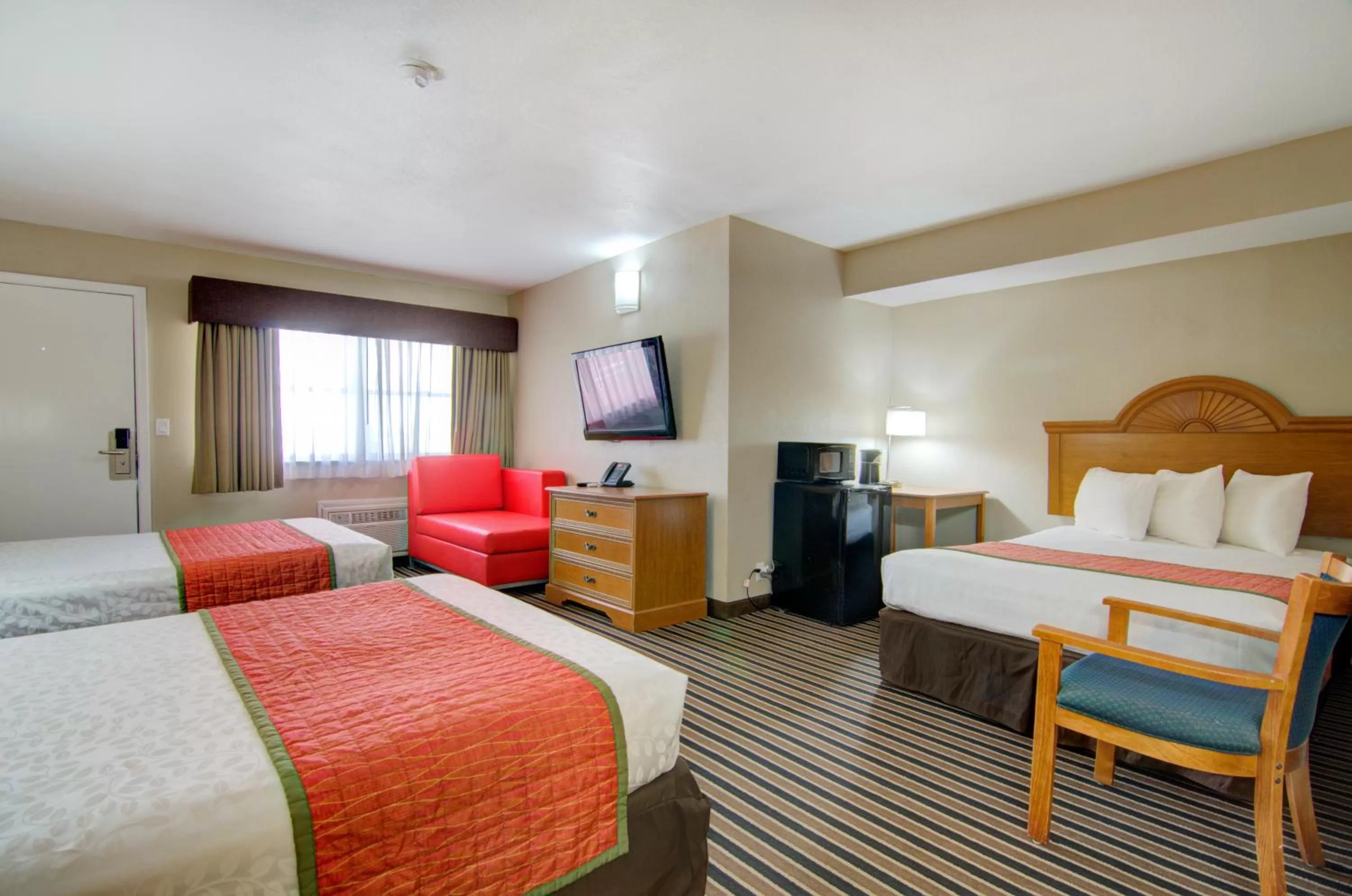 Standard Triple Room in Westbridge Inn & Suites