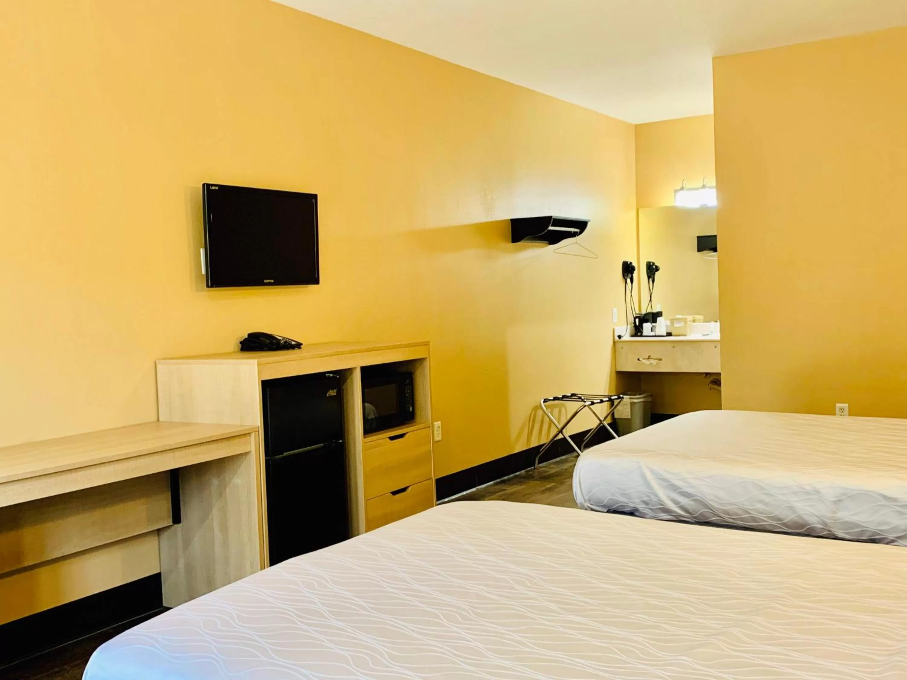 Queen Room with Two Queen Beds in Weston Inn & Suites