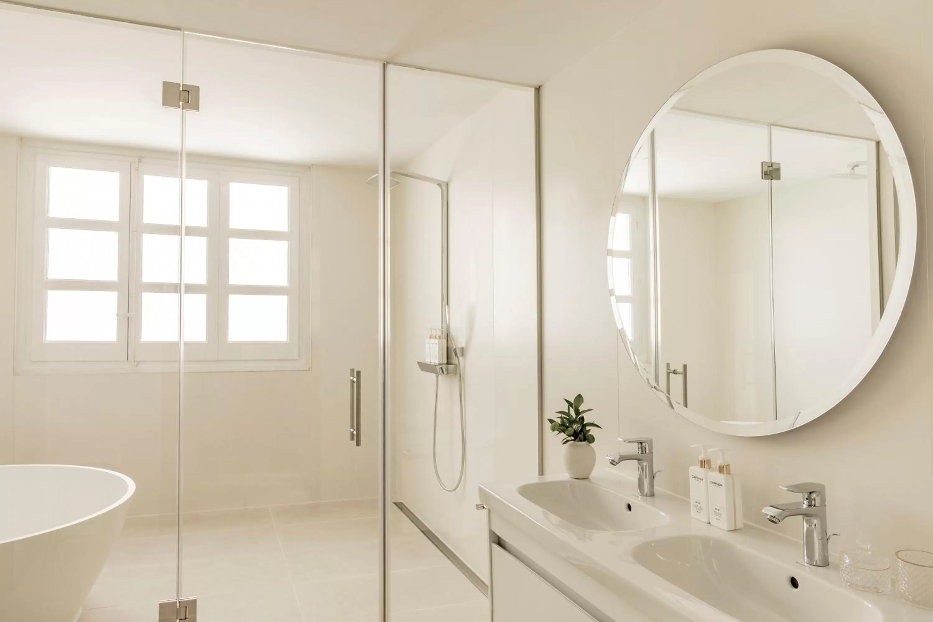 Shower in Palacio de los Duques Gran Meliá - The Leading Hotels of the World