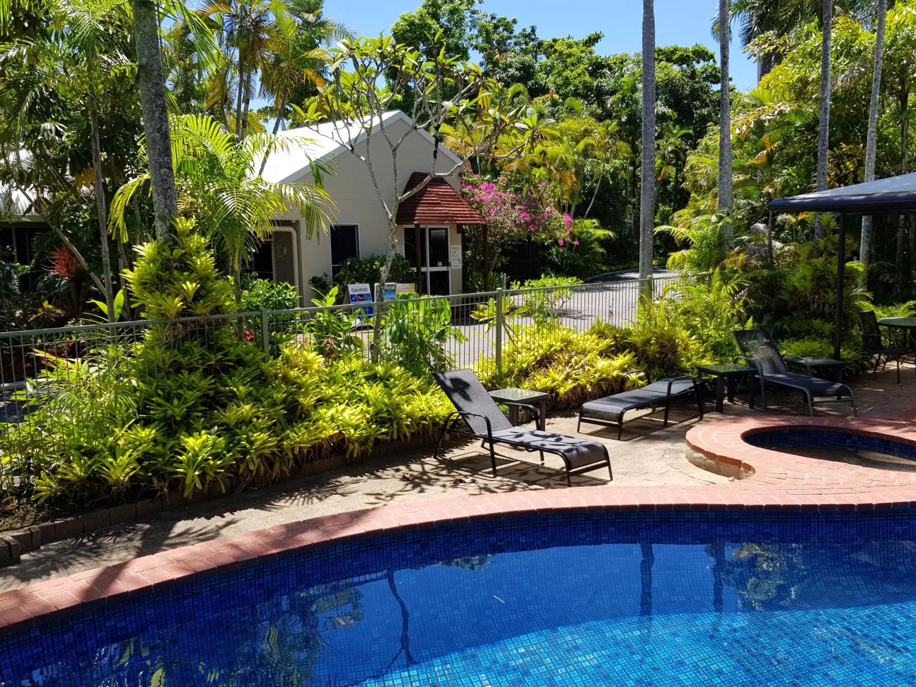 Mango Tree Holiday Apartments Mango Tree Holiday Apartments