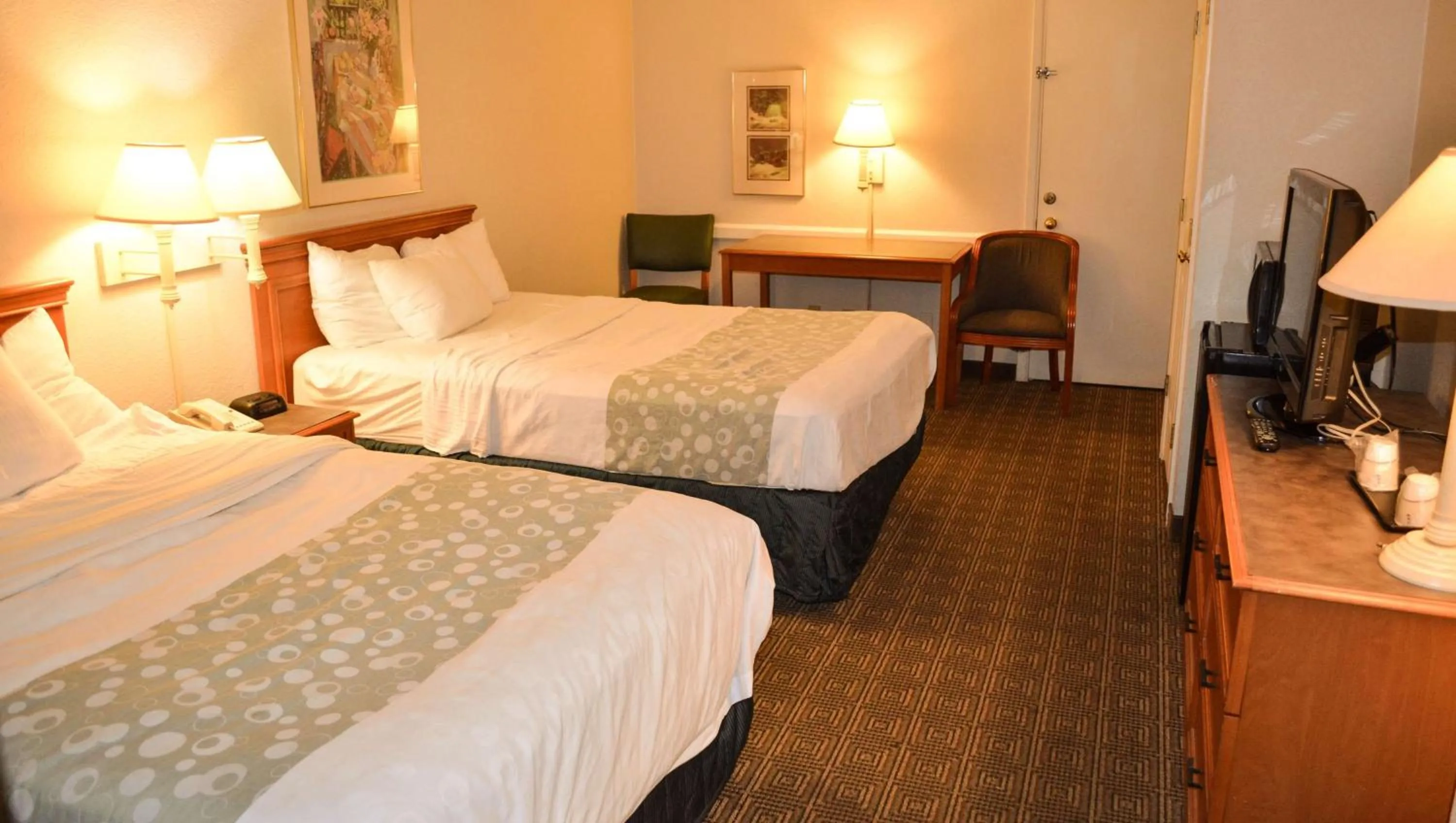 2 Double Beds Non Smoking in Magnuson Hotel Texarkana