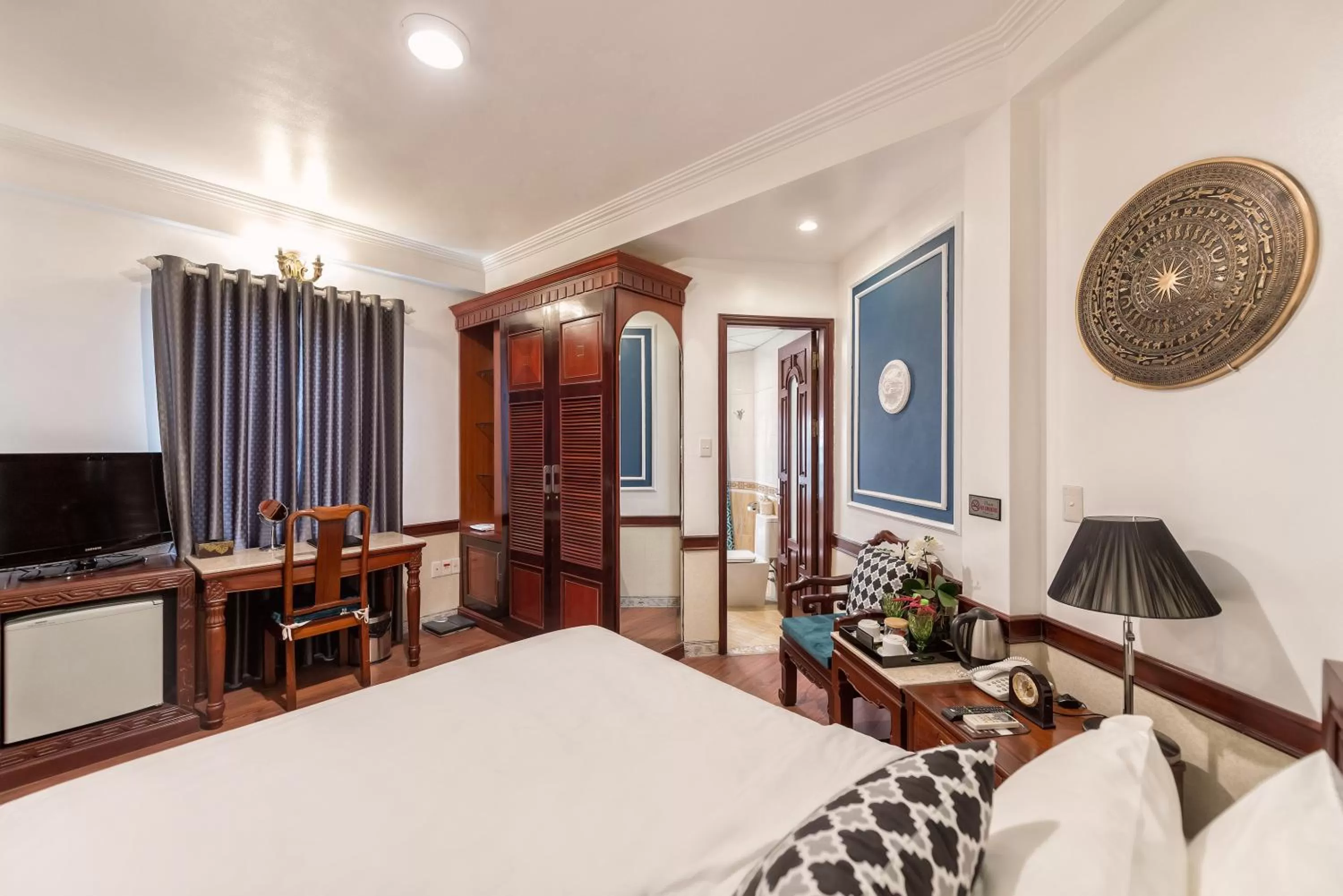 Superior double room with sky window in Prince II Hotel