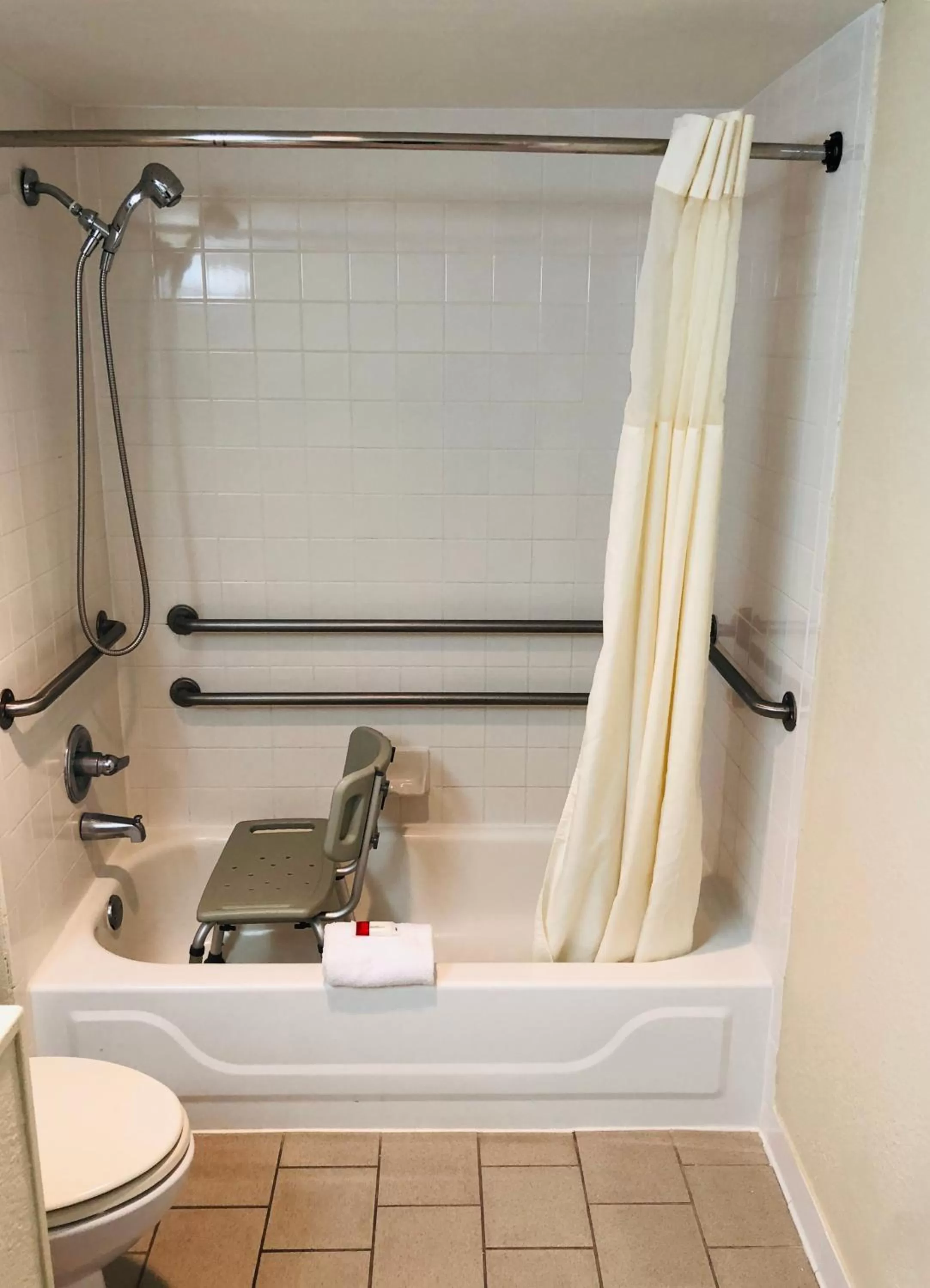 King Room - Mobility Access/Non-Smoking in Super 8 by Wyndham Gulfport Airport NW Near Biloxi