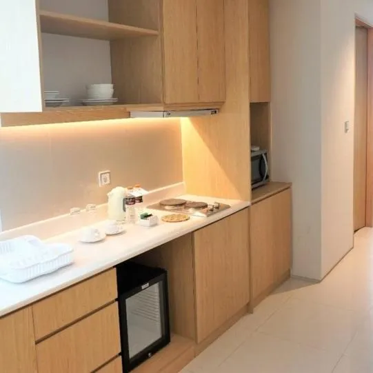 Studio Splendid Style in Midtown Residence Surabaya