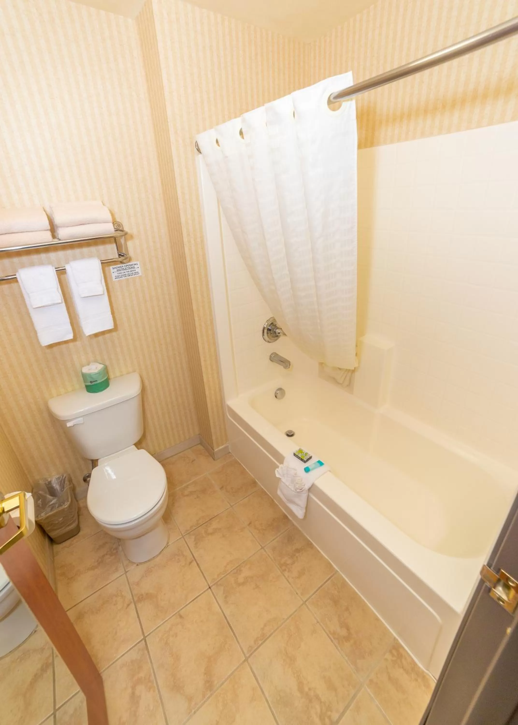 Queen Room with Two Queen Beds - Non-Smoking in Clatskanie River Inn