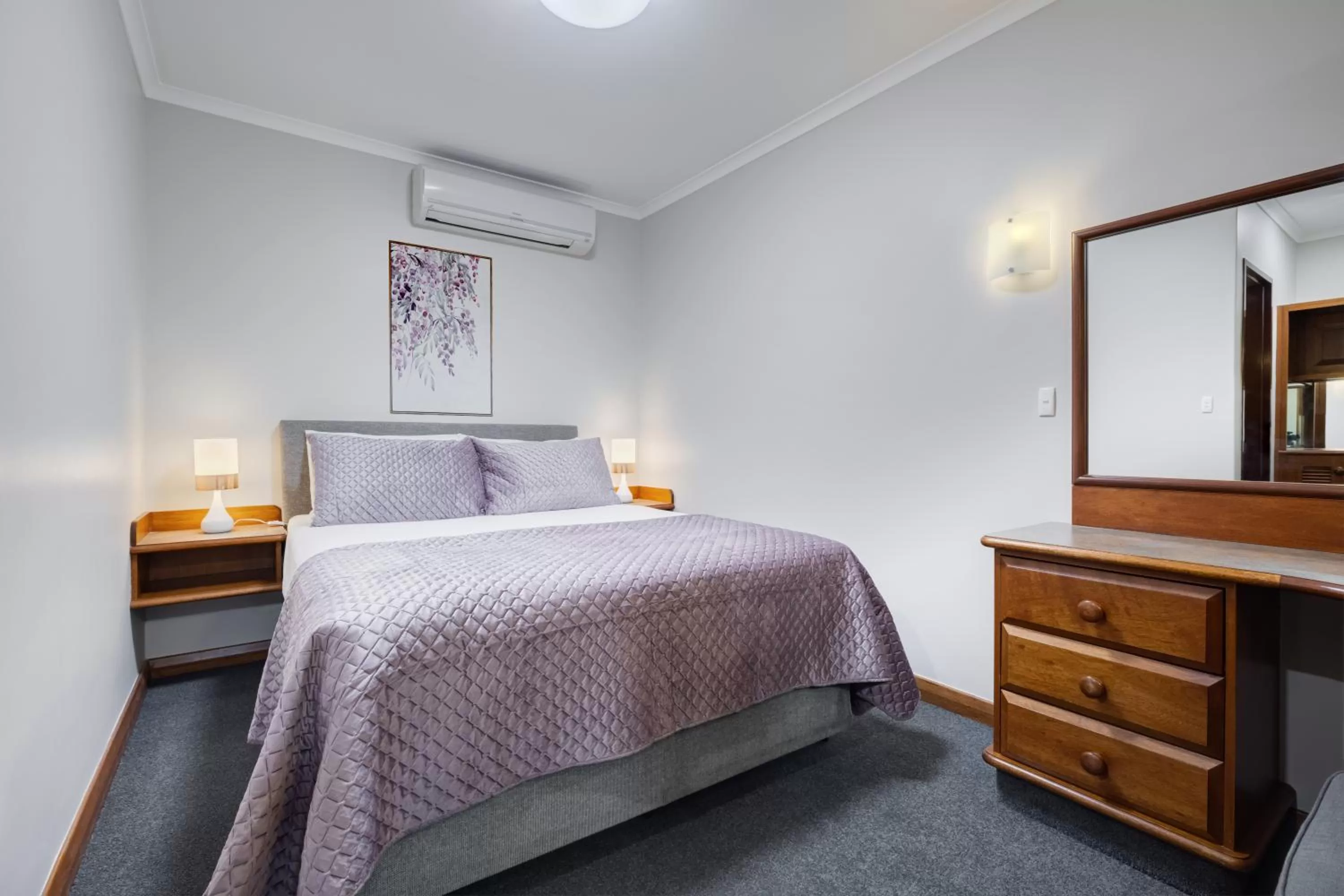 One Bedroom Suite  in Adelaide Inn