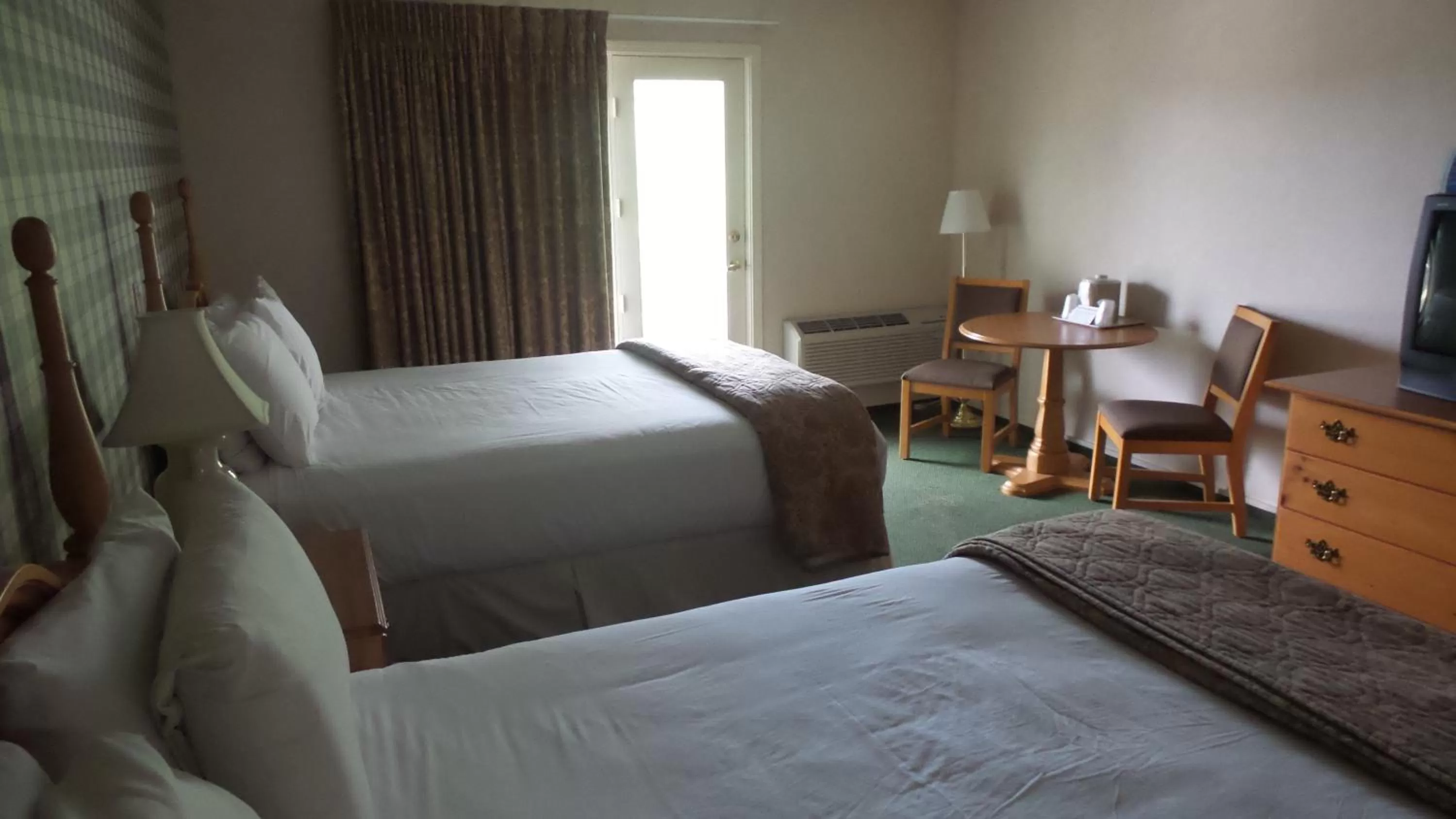 Premium Room with Two Queen Beds, Larger Room, Balcony - Non Smoking in Green Granite Inn, Ascend Hotel Collection