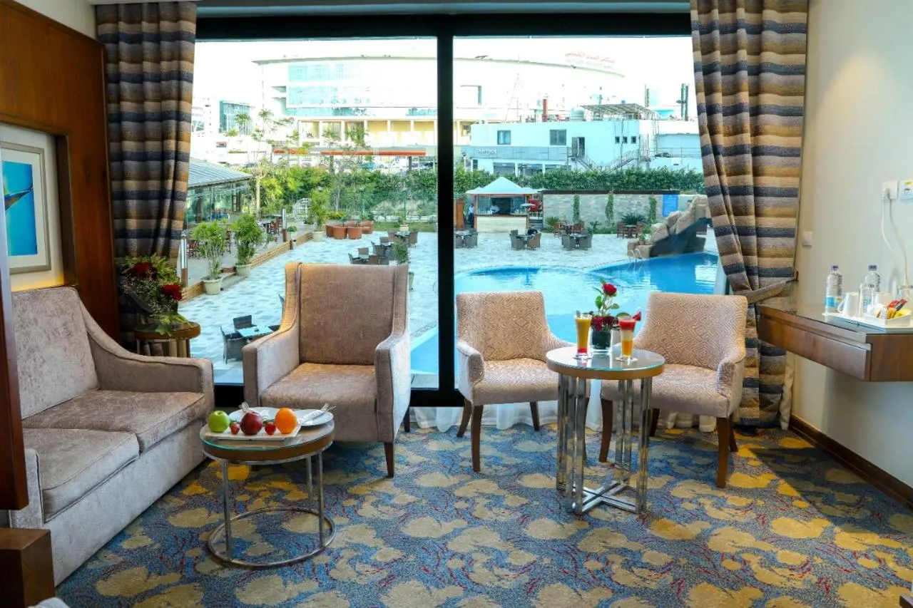 Deluxe Queen Room with Pool View - single occupancy in Helnan Landmark Hotel