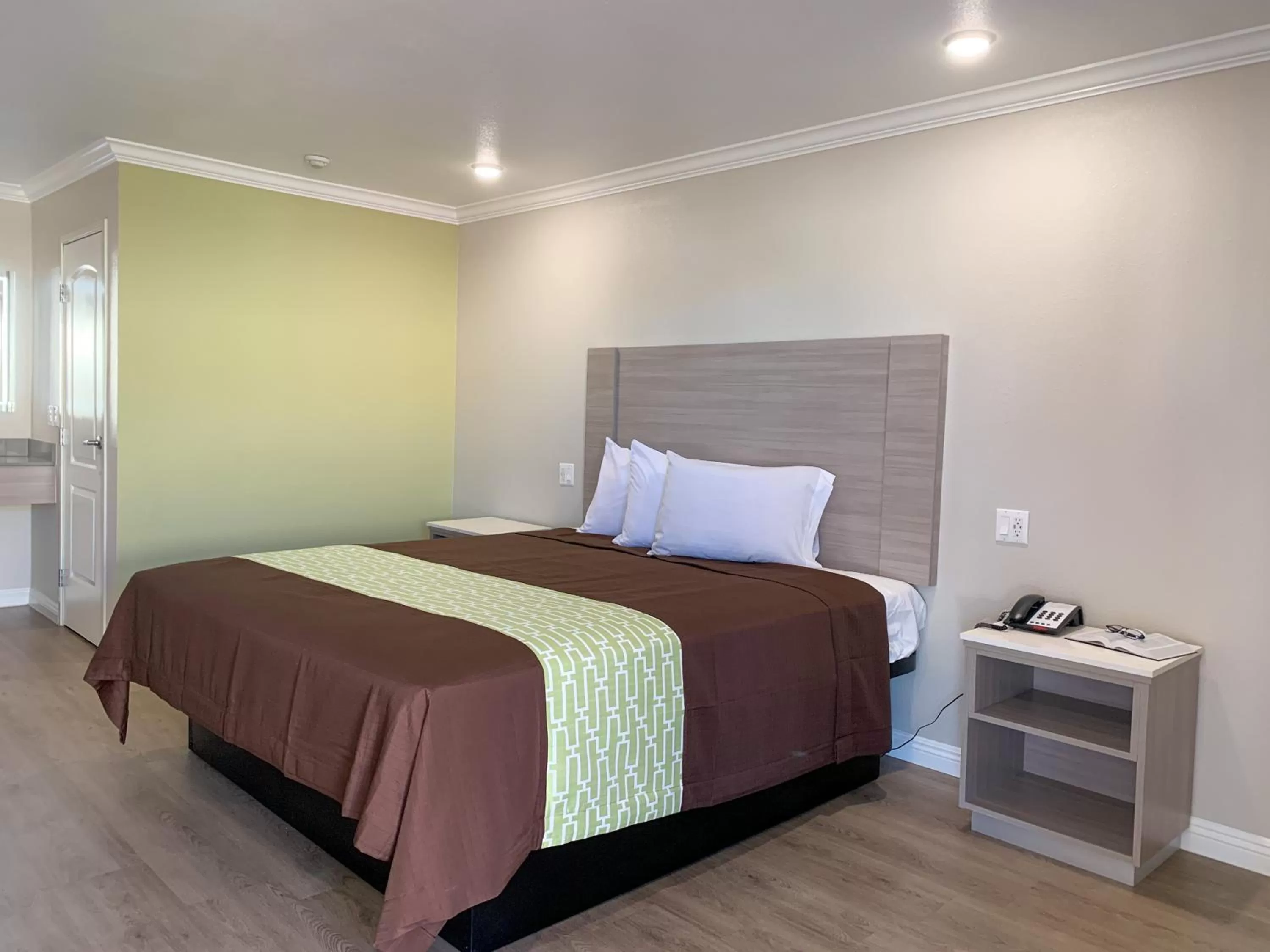 King Room in Mojave Inn