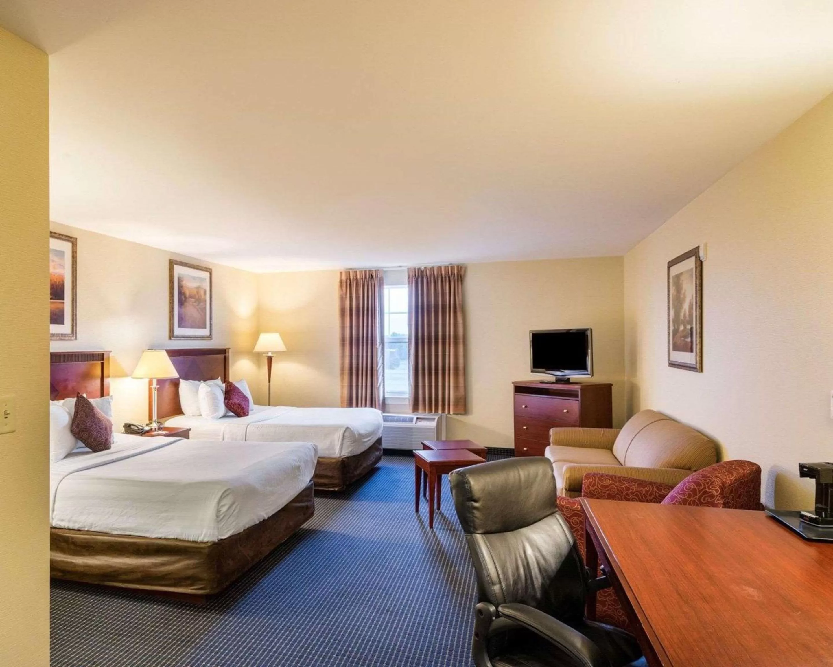 Queen Suite with Two Queen Beds - Non-Smoking in Mainstay Suites Dover