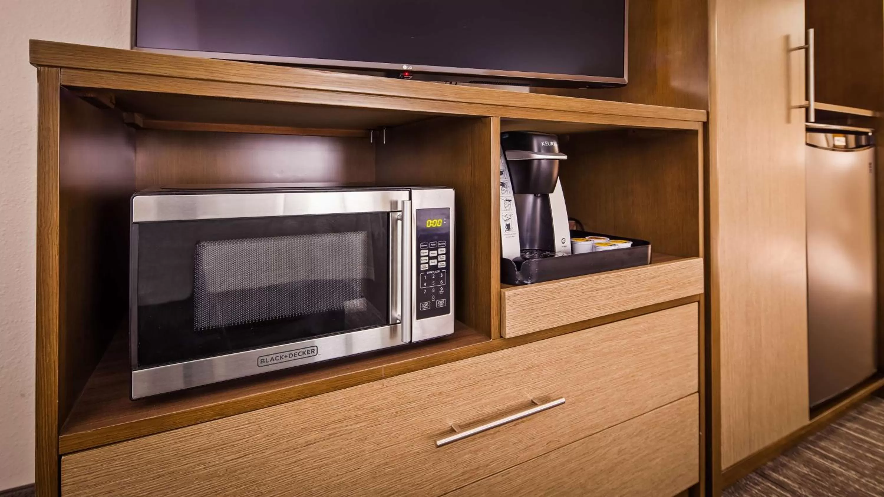 King Suite with Whirlpool in Best Western Plus Hudson I-94