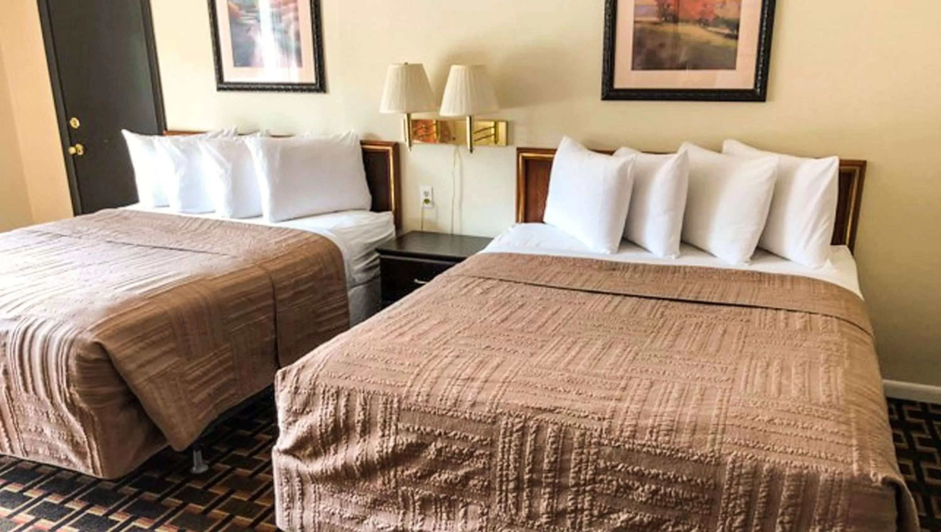 Queen Room with Two Queen Beds - Non-Smoking in Colonial Inn Ellsworth