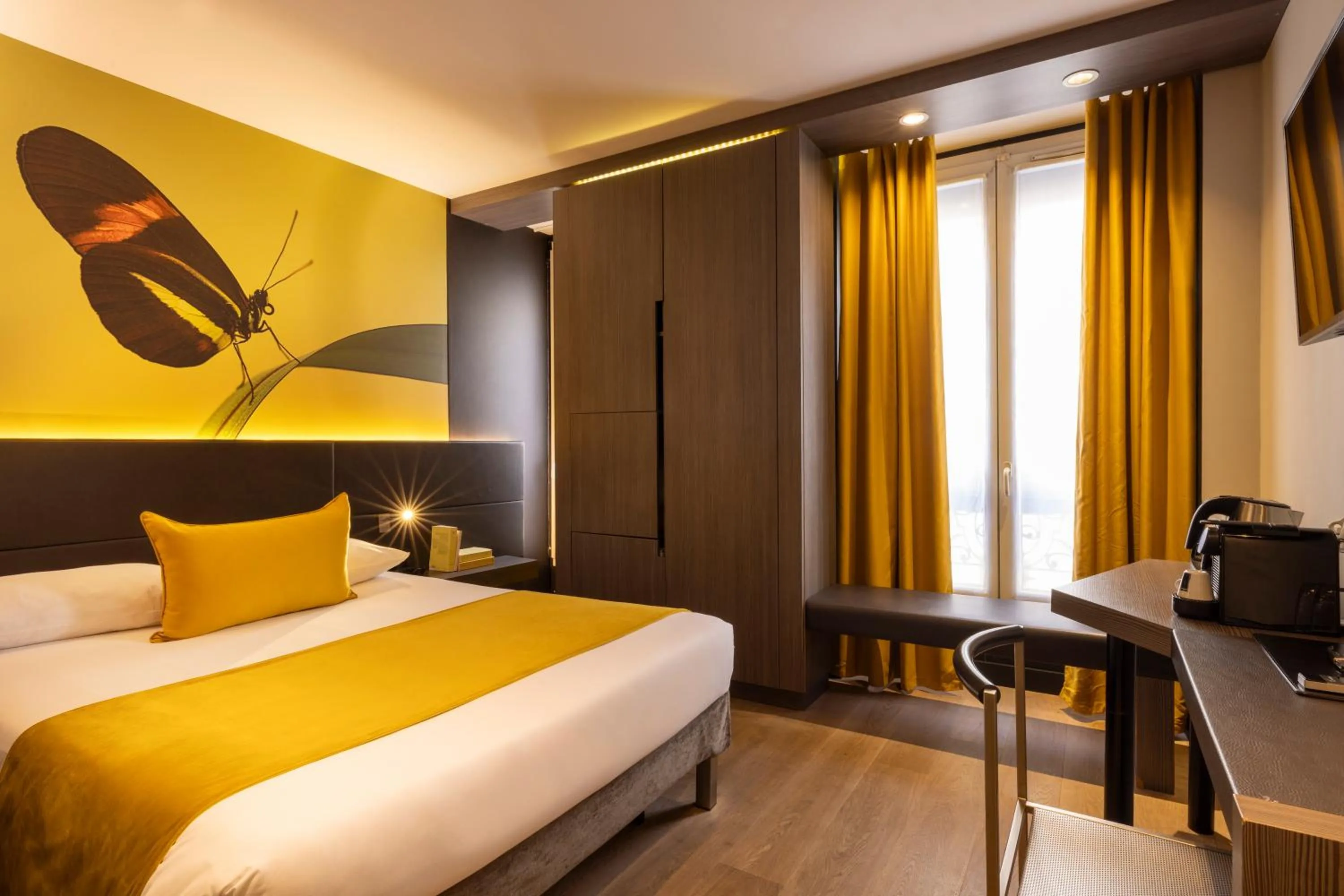 Two Connecting Double Rooms in Hôtel Elixir