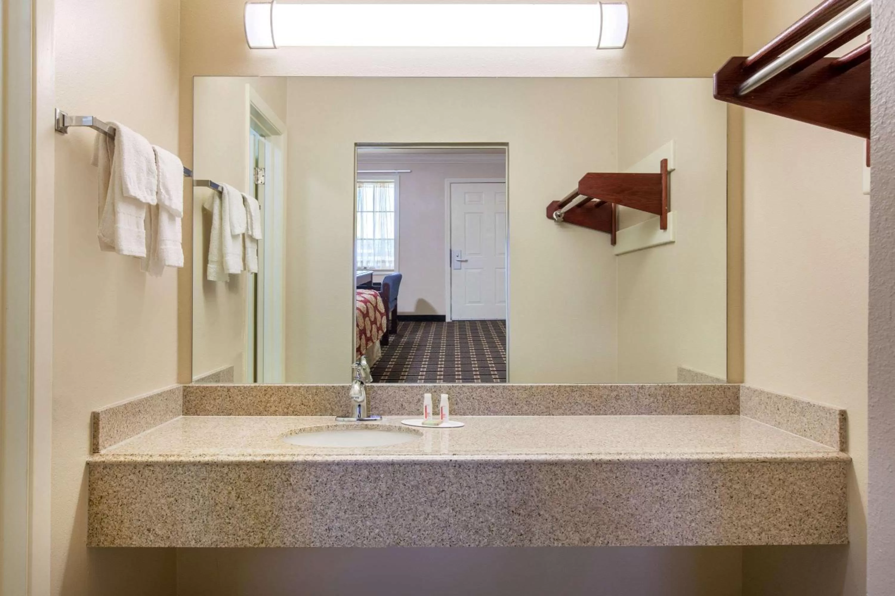 Queen Suite - Non-Smoking in Super 8 by Wyndham Tyler TX