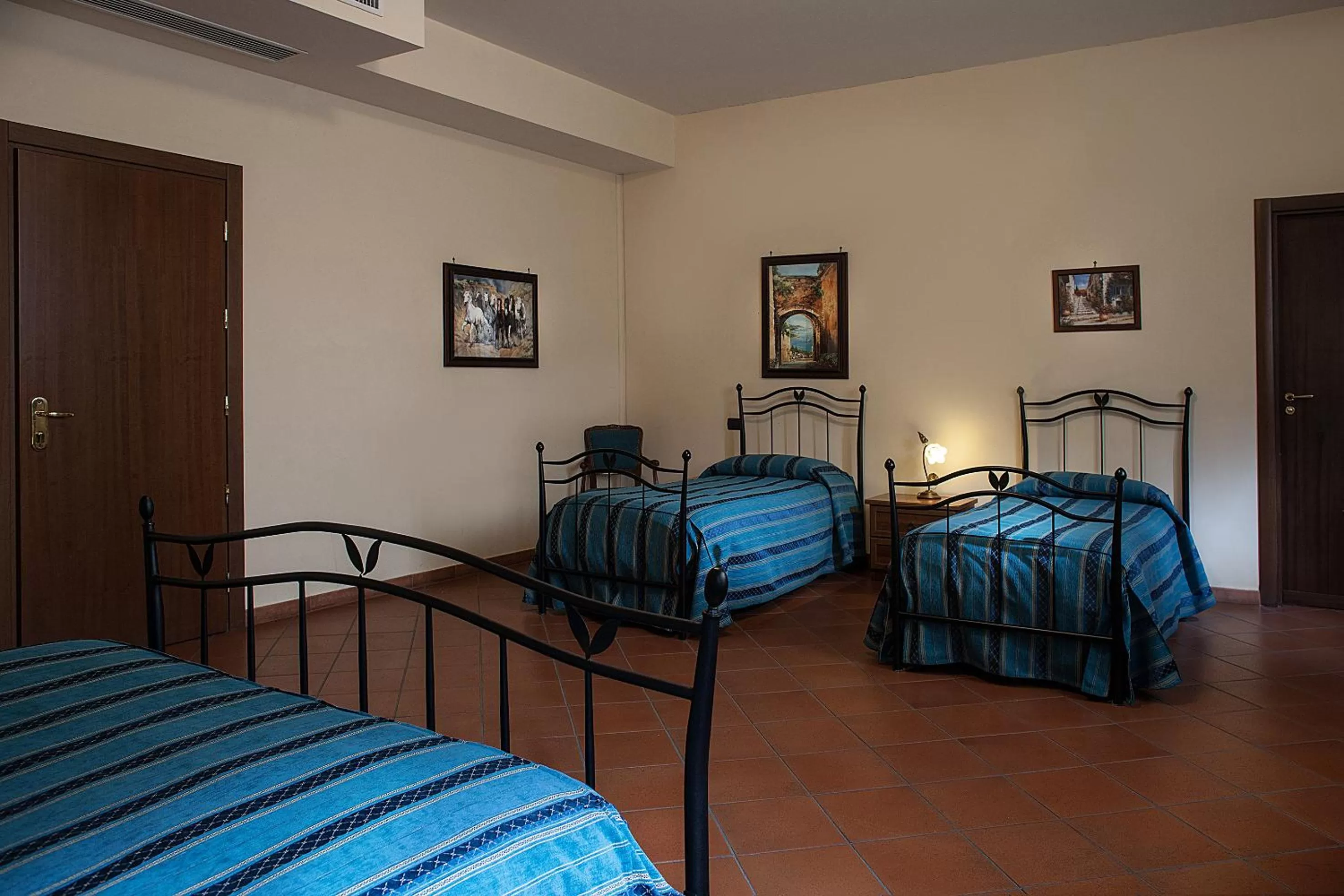 Quadruple Room in Grand Hotel Capodimonte