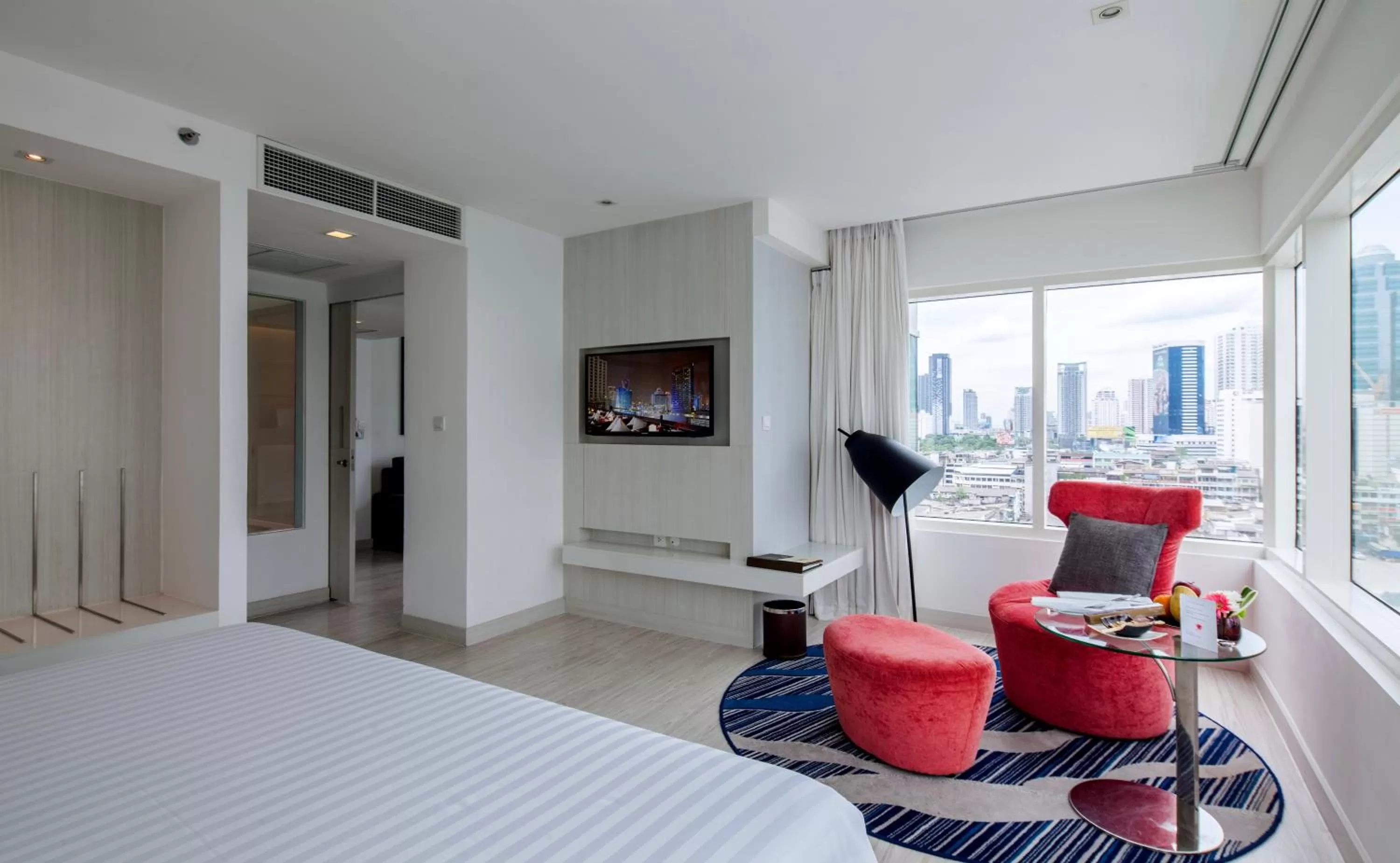 Deluxe One-Bedroom Suite in Centara Watergate Pavilion Hotel Bangkok