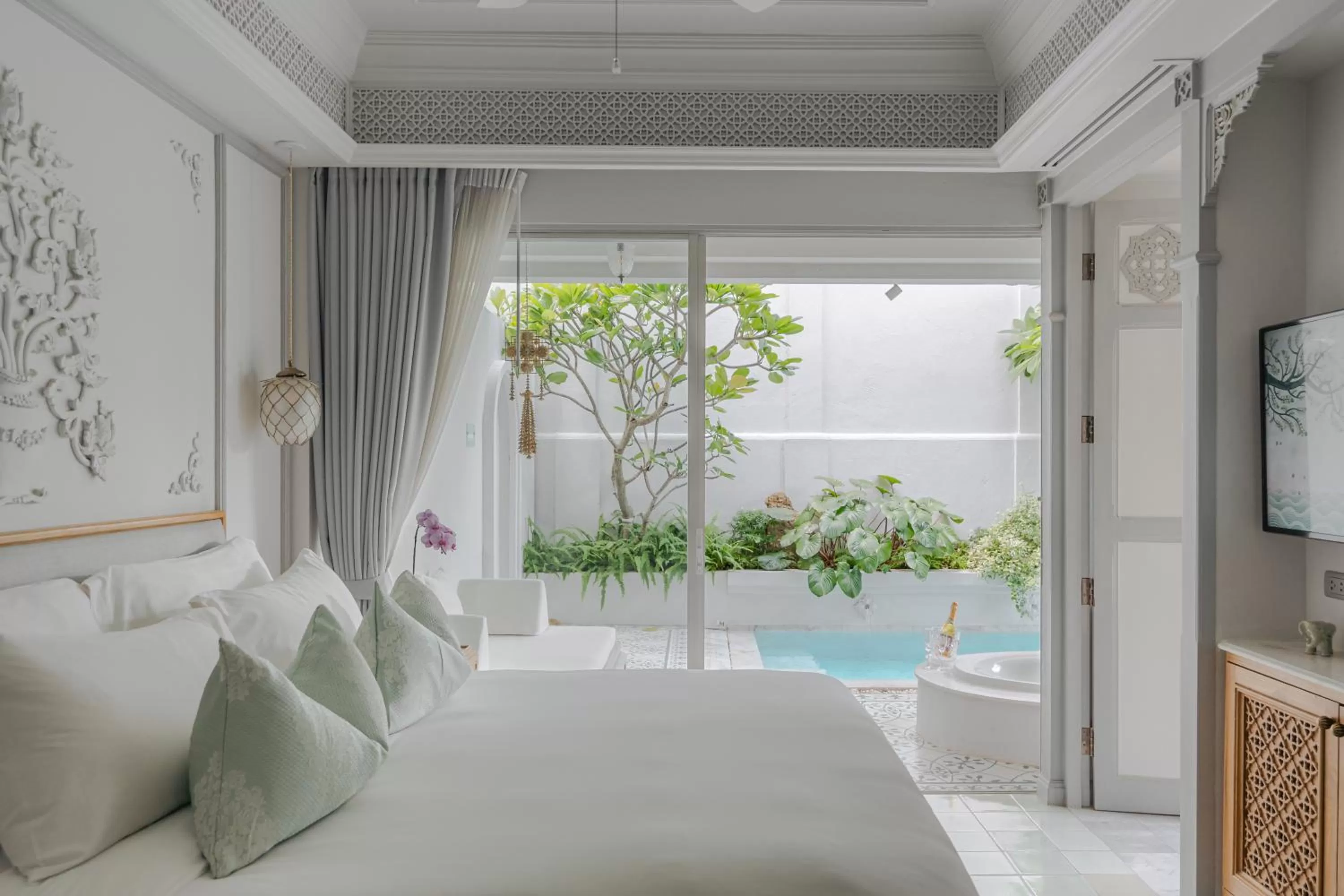 The Corner Pool Suite in The Inside House