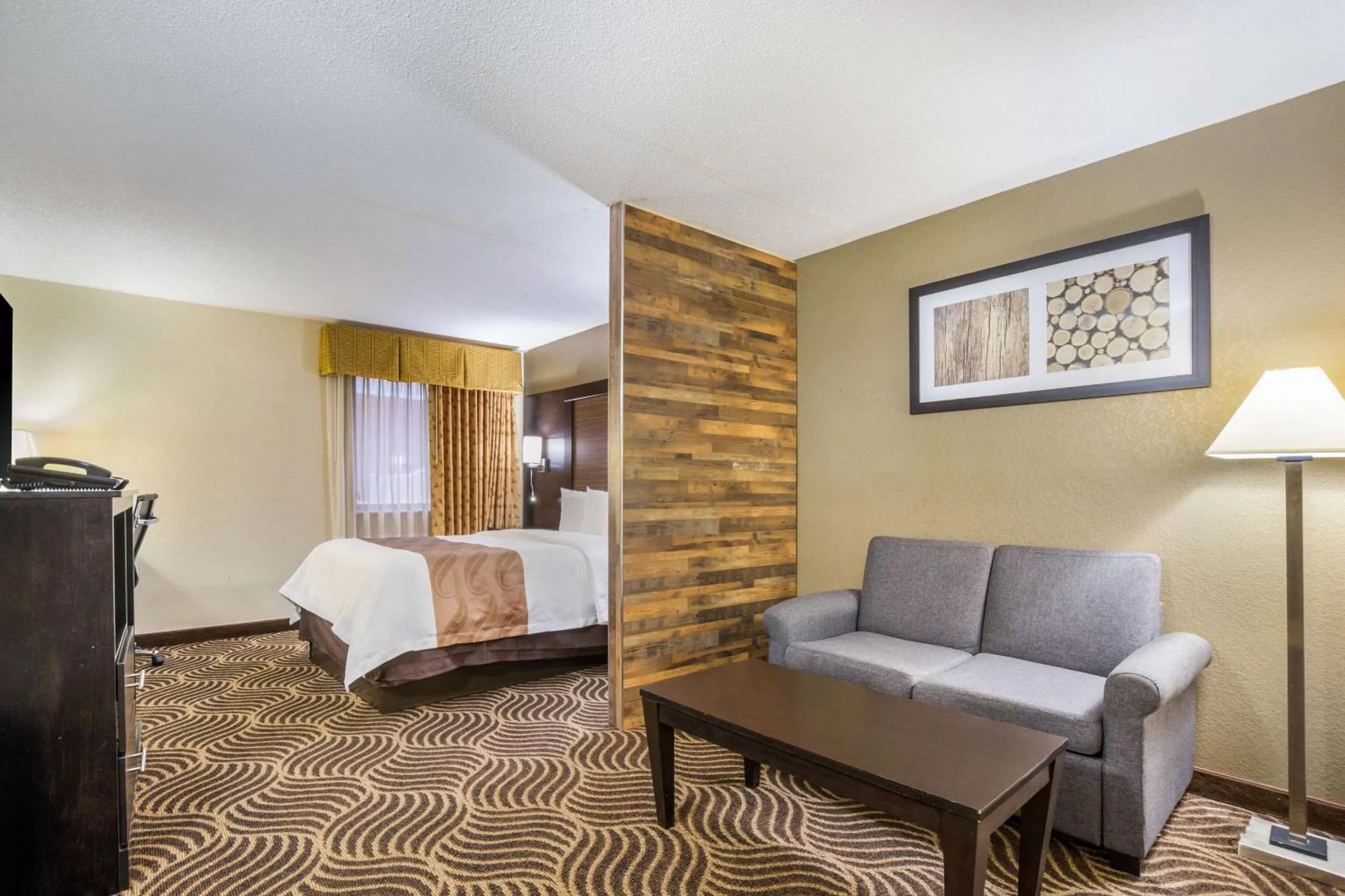 Queen Suite with Sofa Bed - Non-Smoking in Quality Inn & Suites Florence - Cincinnati South