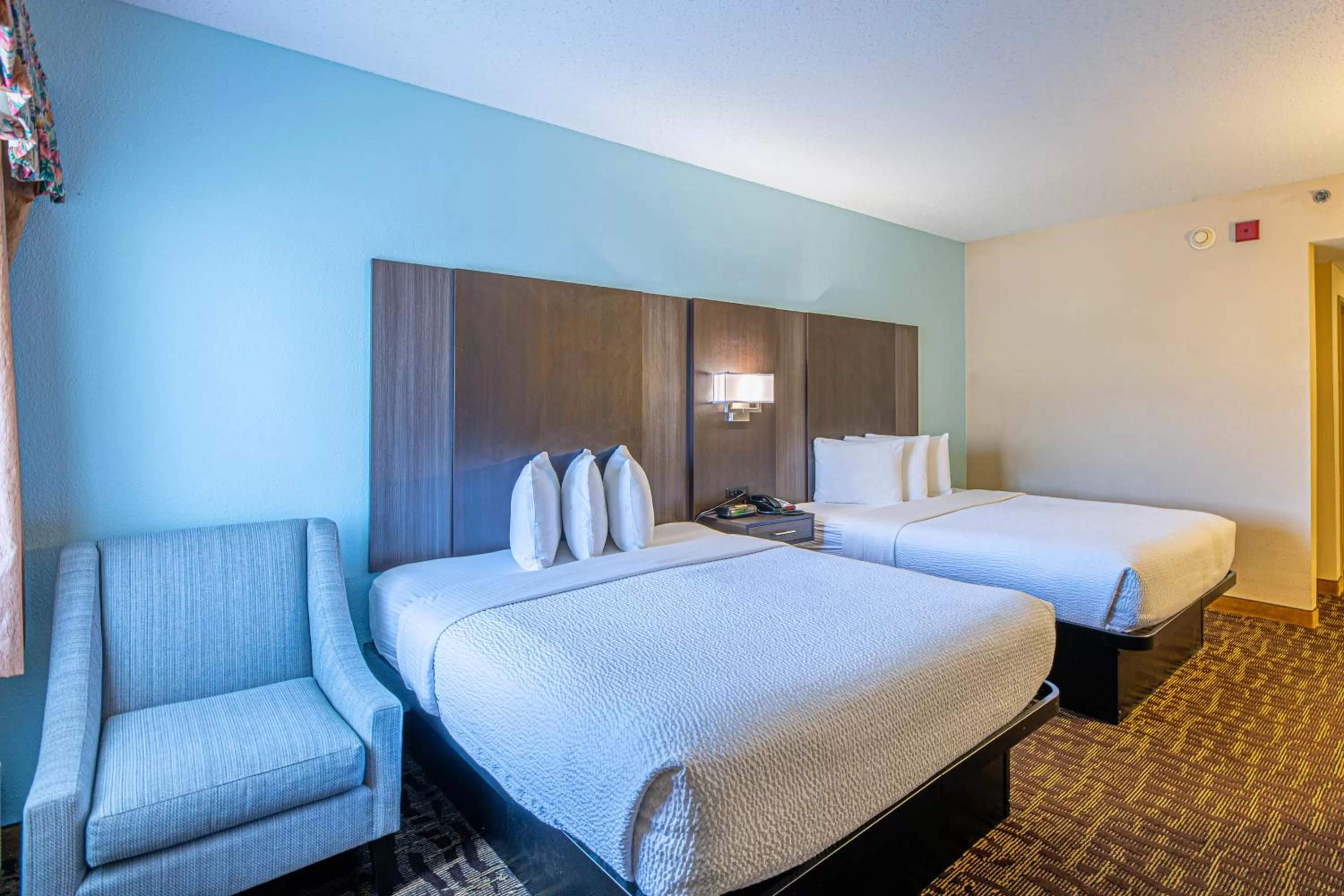 Queen Room with Two Queen Beds and Balcony in River Bend Inn - Pigeon Forge