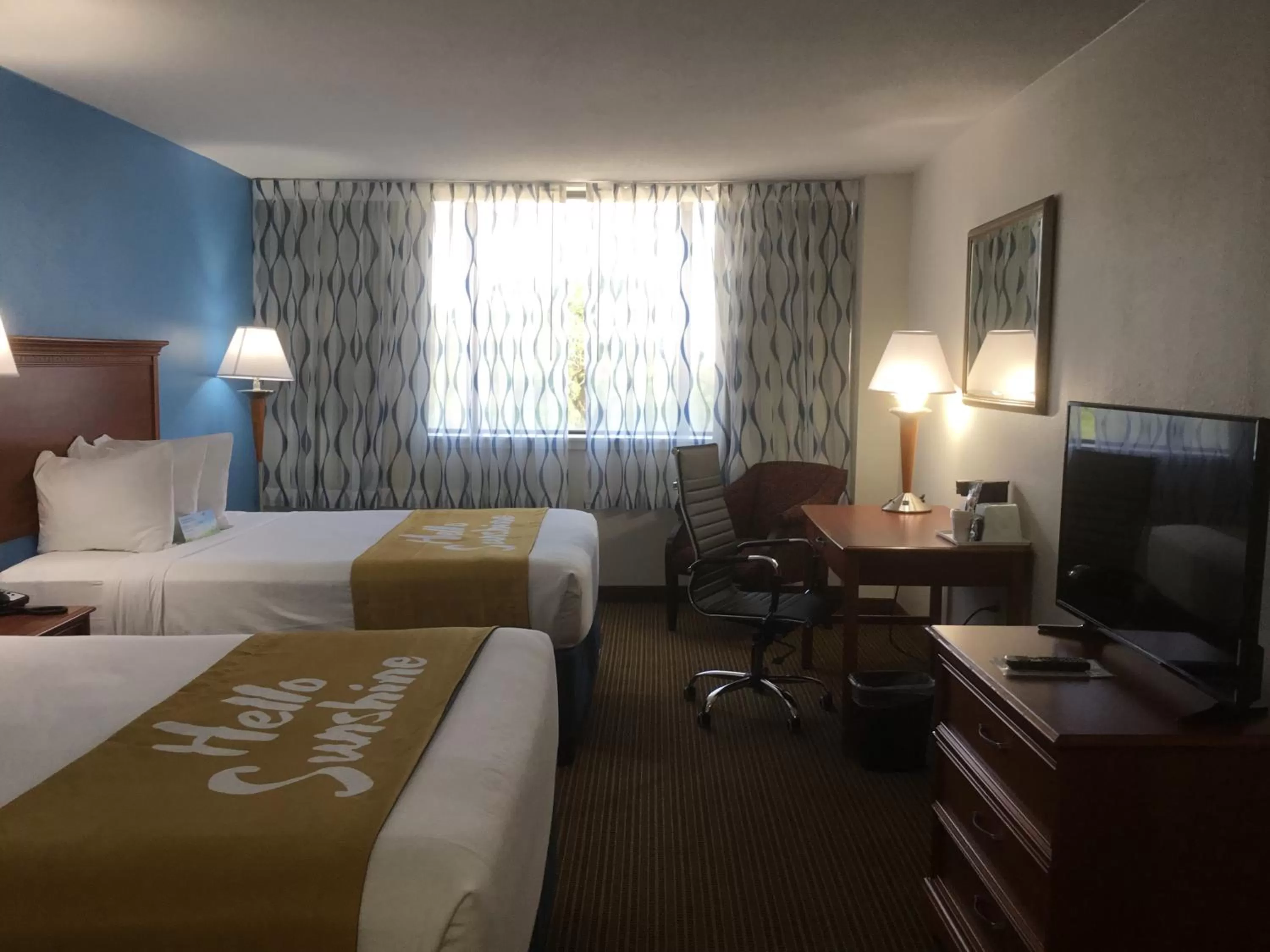 Deluxe Queen Suite - Non-Smoking in Days Inn & Suites by Wyndham Tallahassee Conf Center I-10