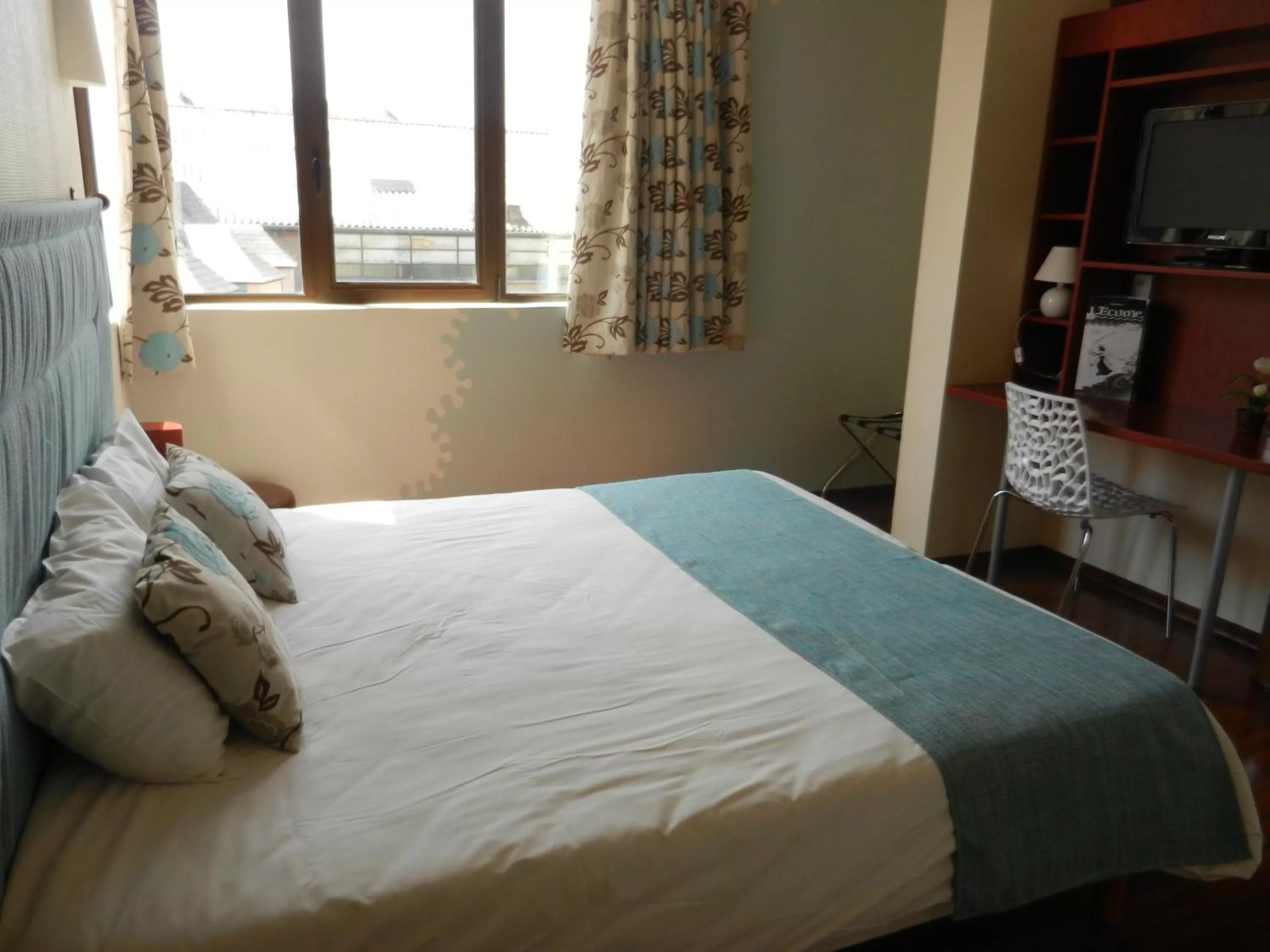 Comfort Double Room in L'HÔTEL de CHARTRES