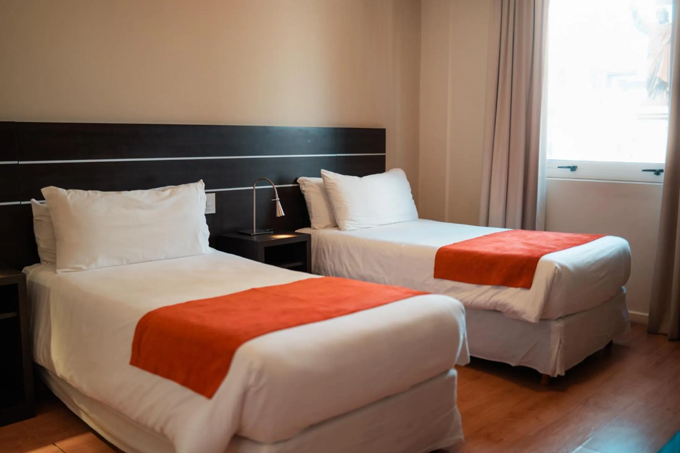 Twin Room in Mérit San Telmo by Amérian