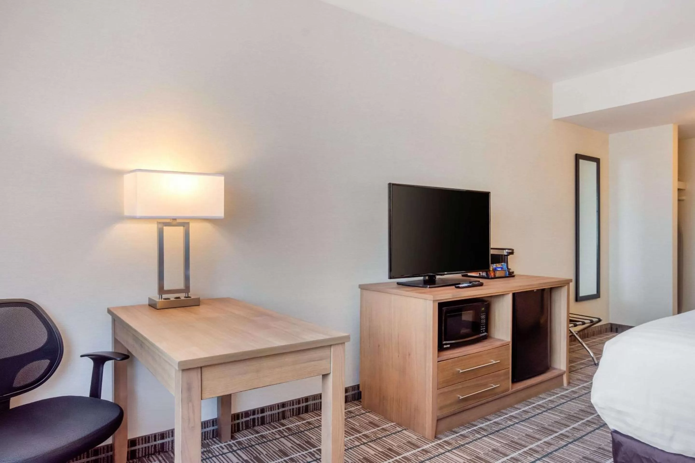 King Room - Non-Smoking in Quality Hotel