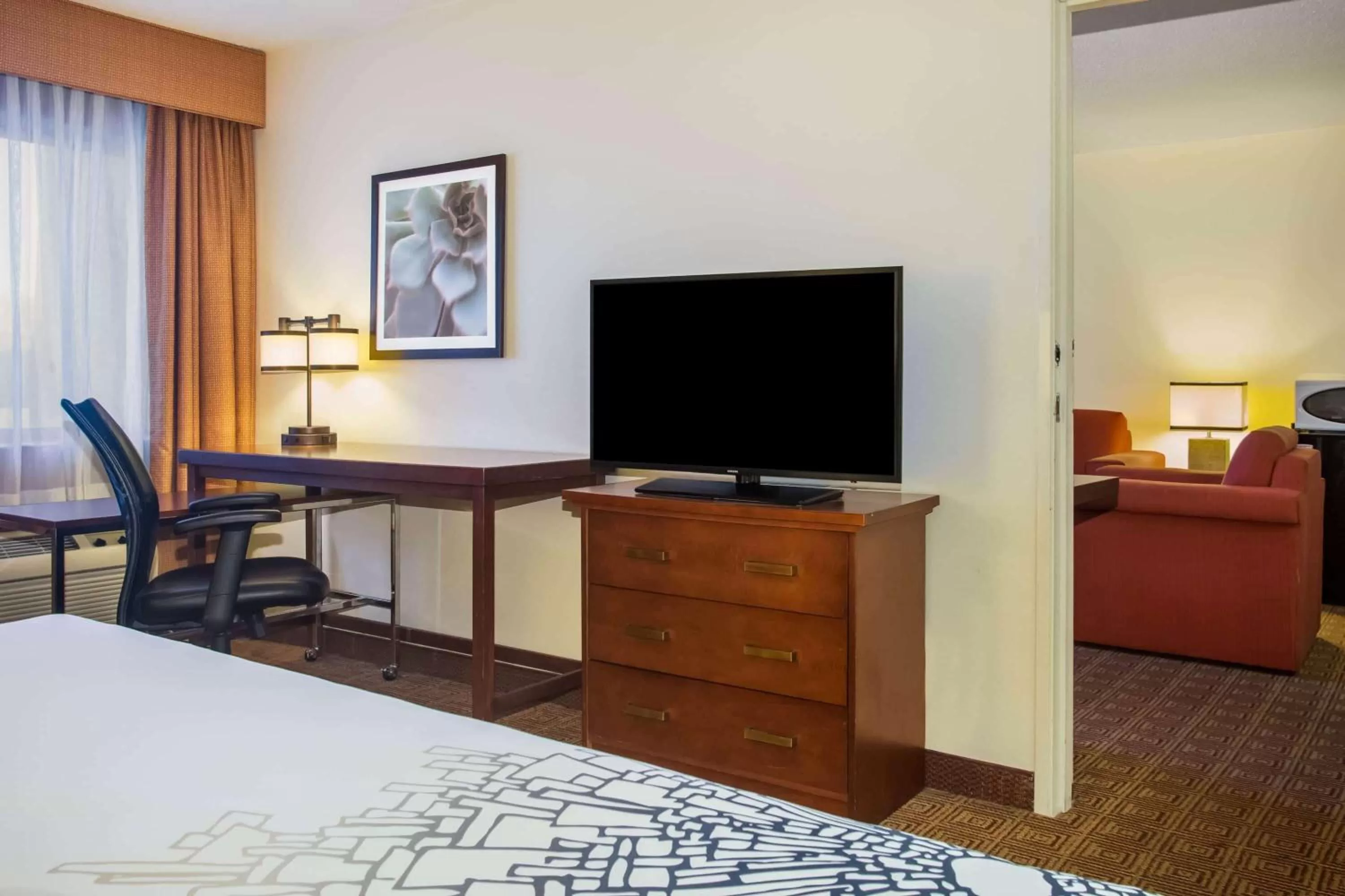 One-Bedroom King Suite - Non-Smoking in Baymont by Wyndham Columbia, MO