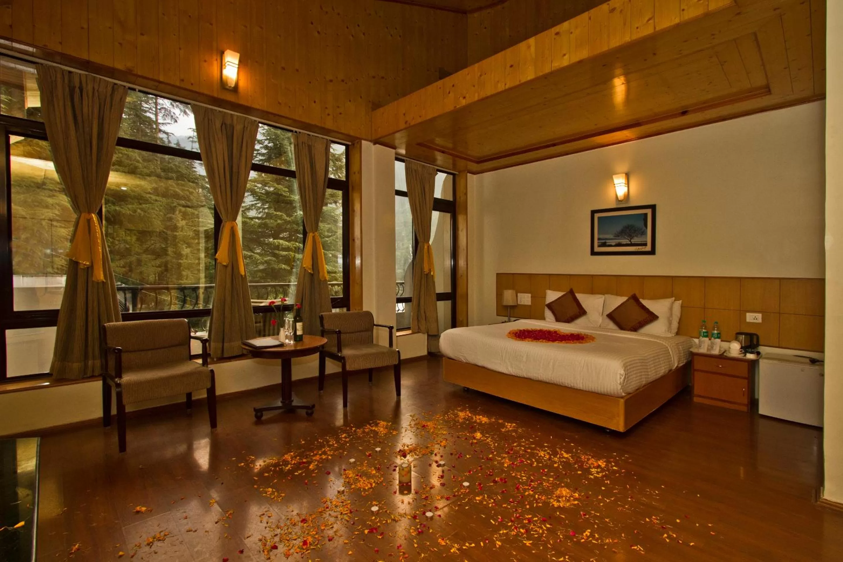 Suite with Balcony in Hotel Broadways Inn