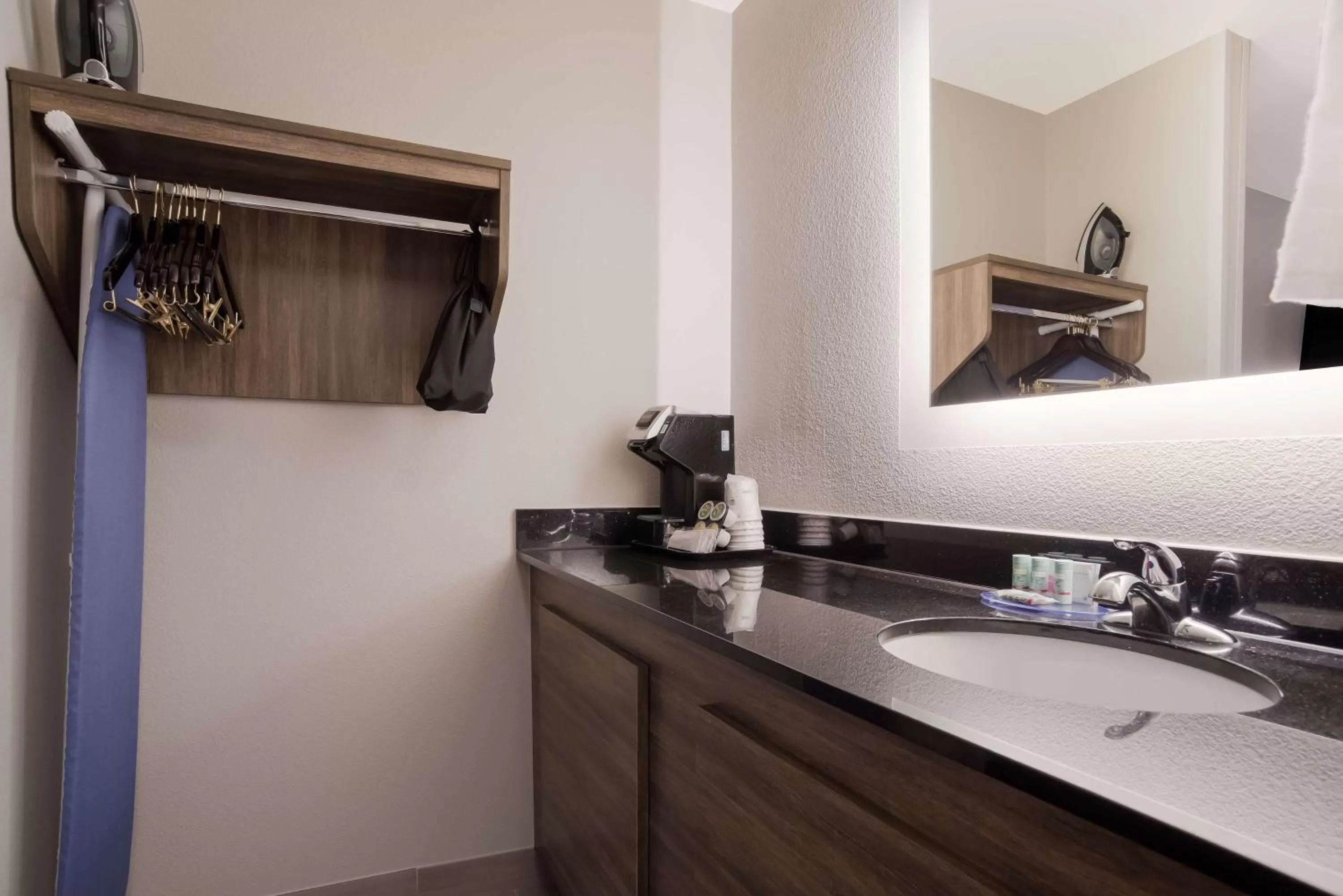 King Room - Non-Smoking in Best Western Flagship Inn