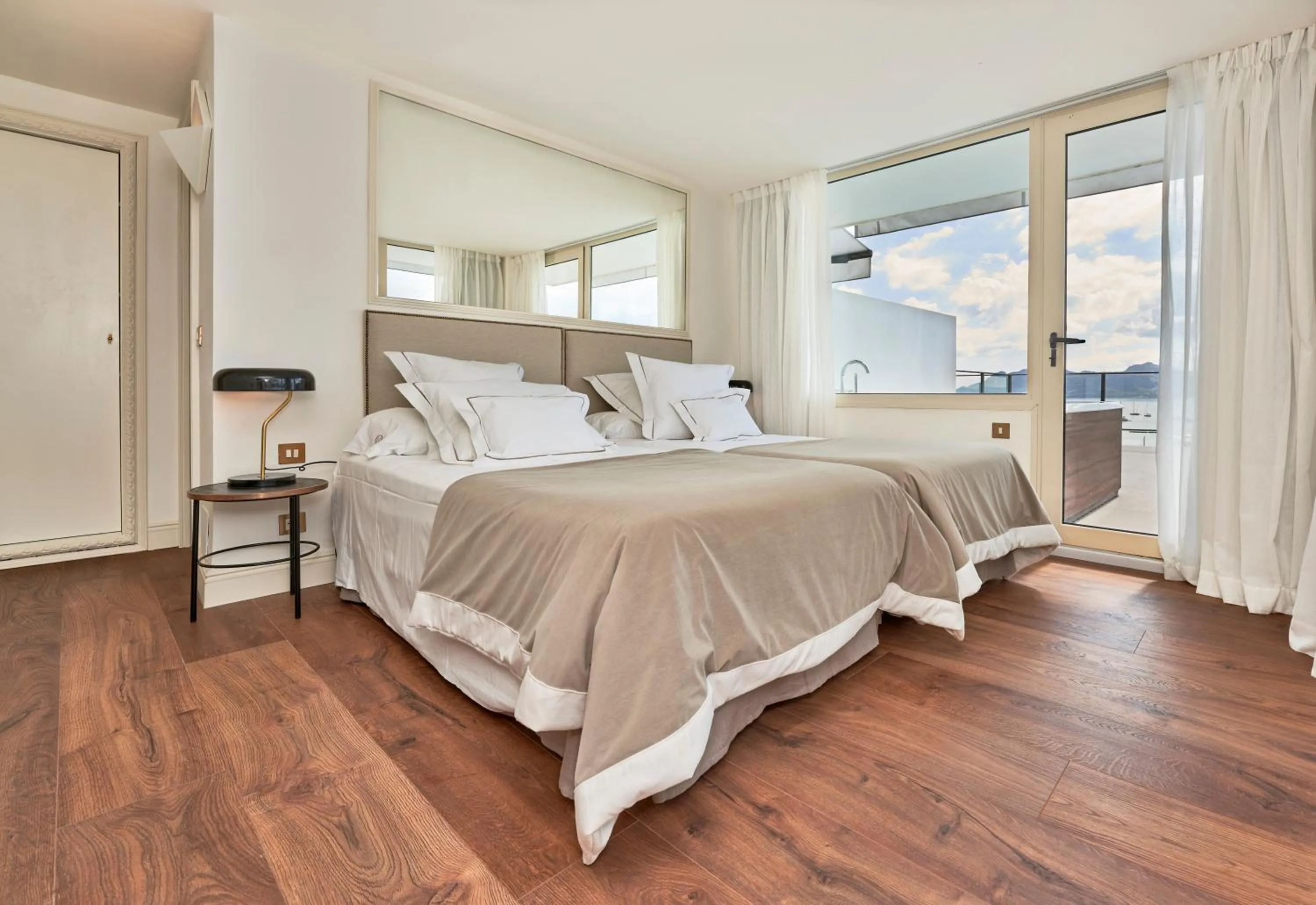 Penthouse with hot tub in Hoposa Daina- Adults Only