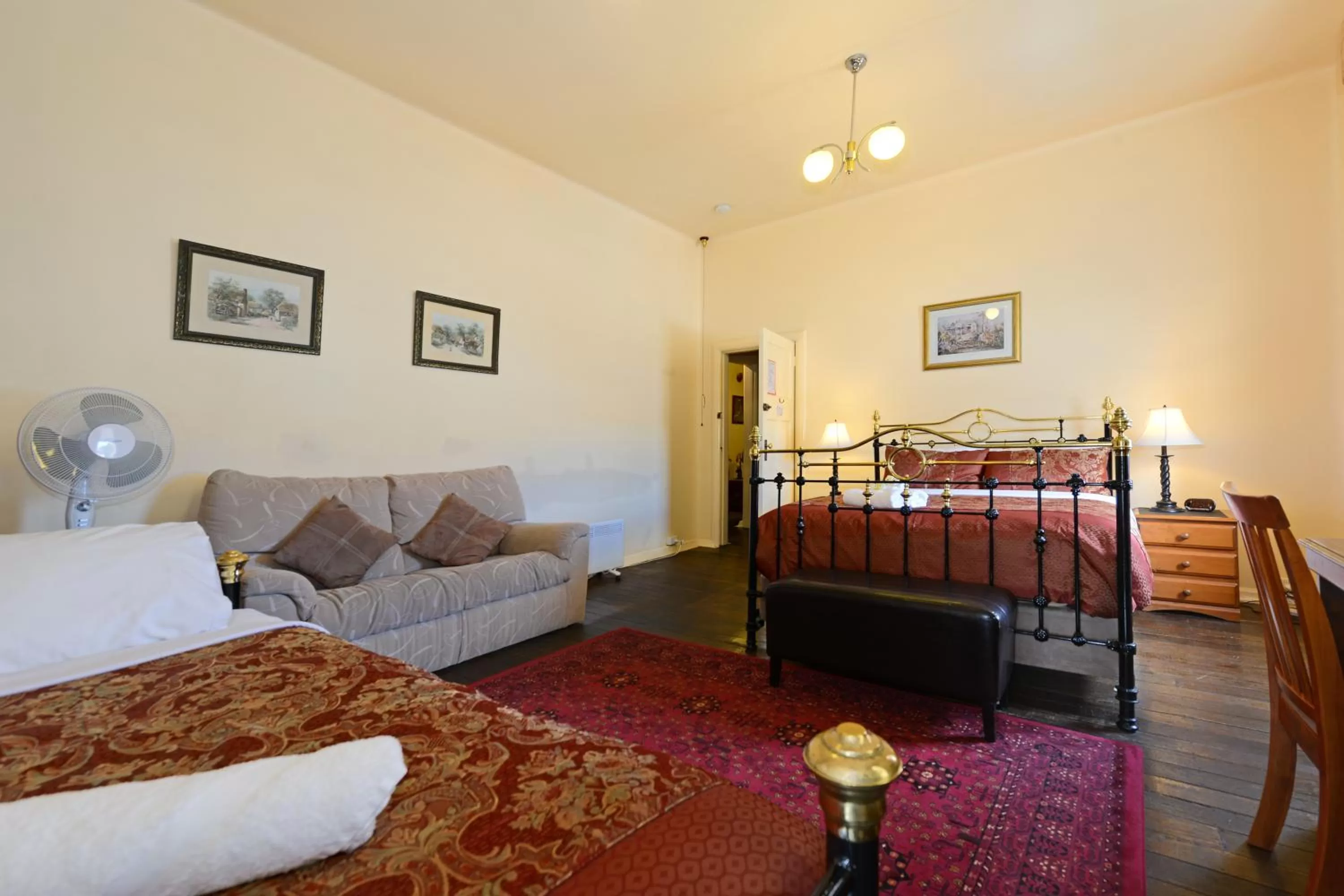 Executive Double or Twin Room with Private Bathroom in Edinburgh Gallery Bed & Breakfast