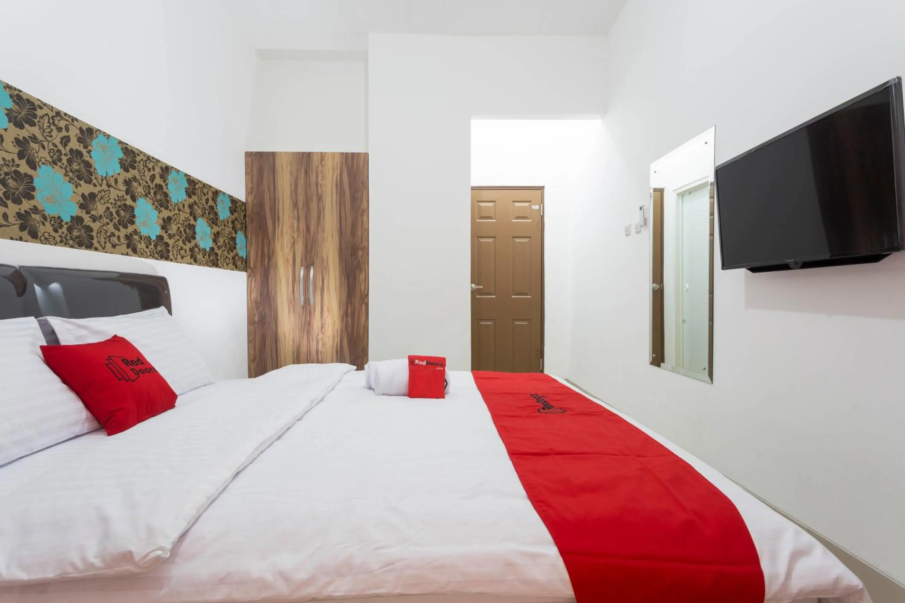 RedDoorz Double Room in RedDoorz Plus @ Boulevard Residence BSD