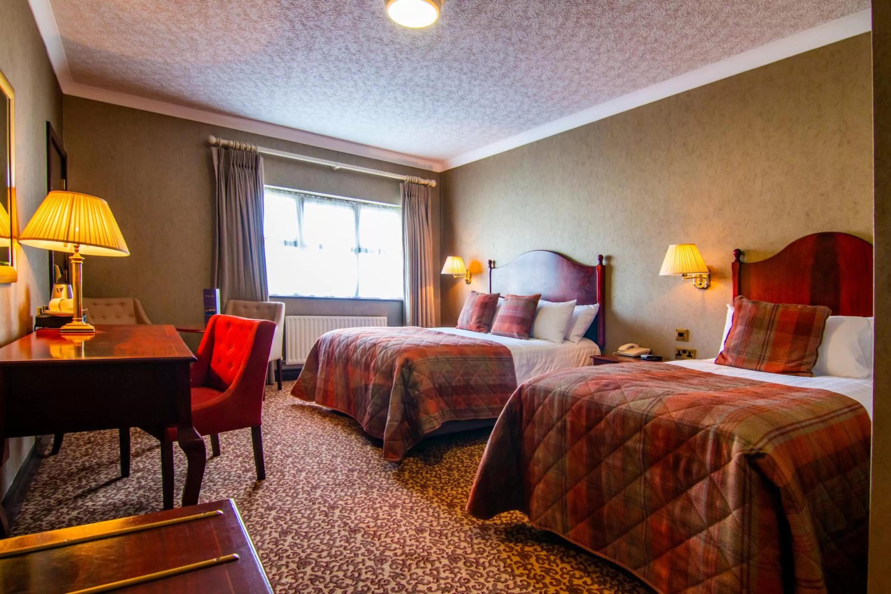 Twin Room in Seven Oaks Hotel