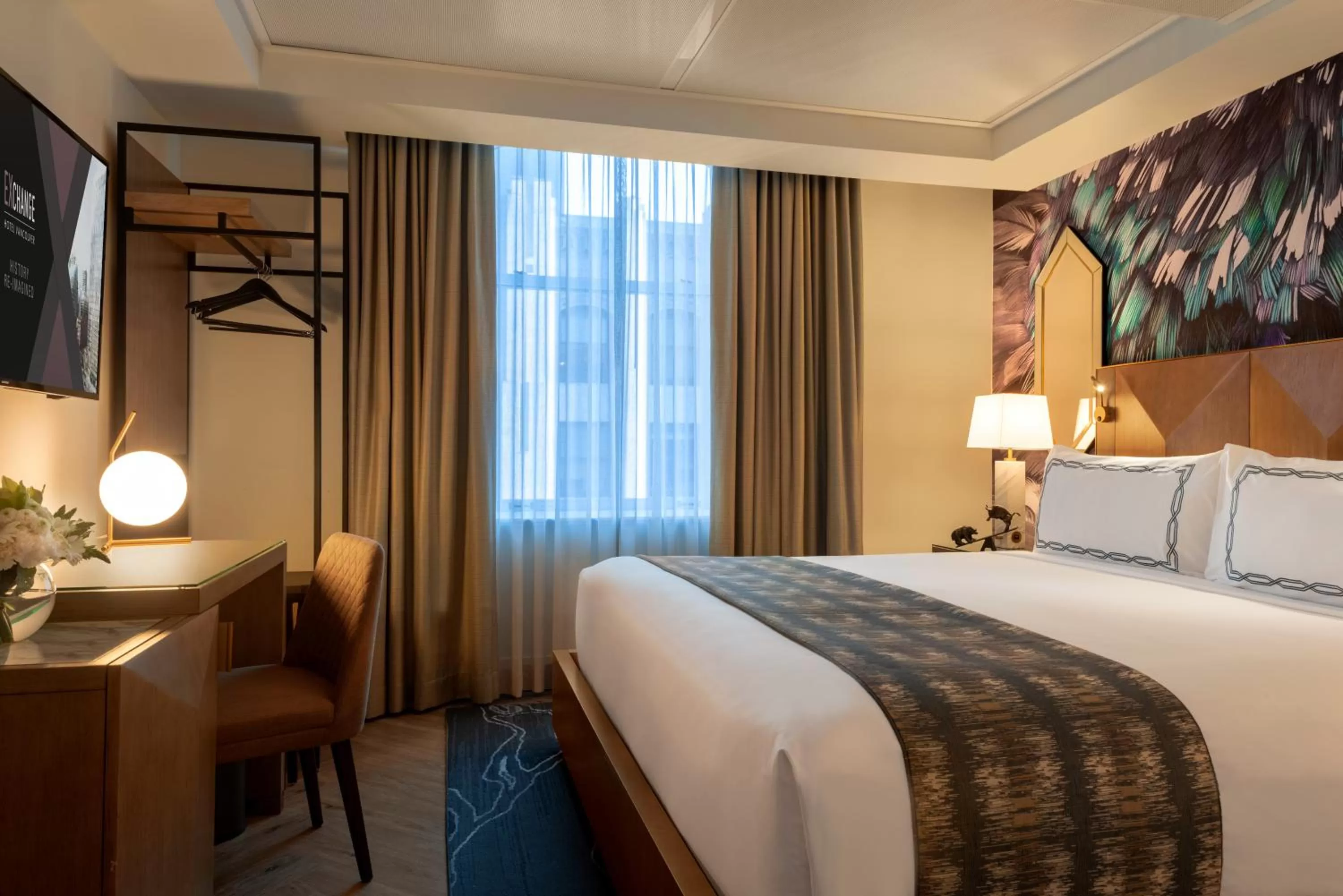 Deluxe King Room in EXchange Hotel Vancouver
