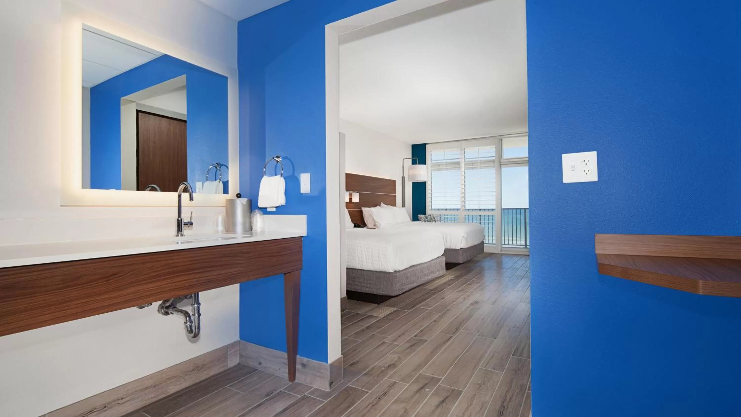 Standard Queen Room with Oceanfront - High Floor in Holiday Inn Express & Suites Panama City Beach - Beachfront by IHG