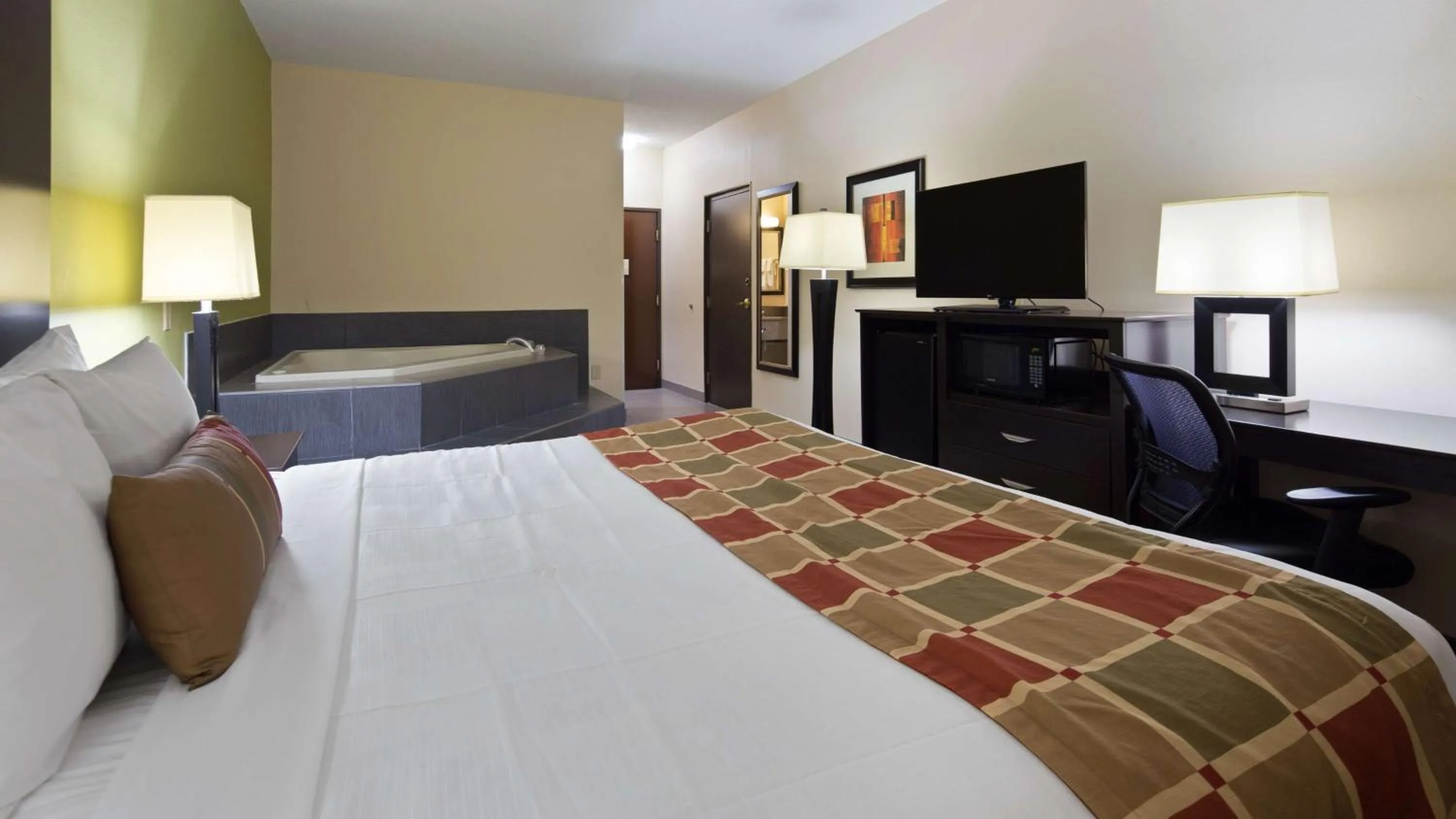 King Suite with Spa Bath - Non-Smoking in Best Western Plus Huntersville