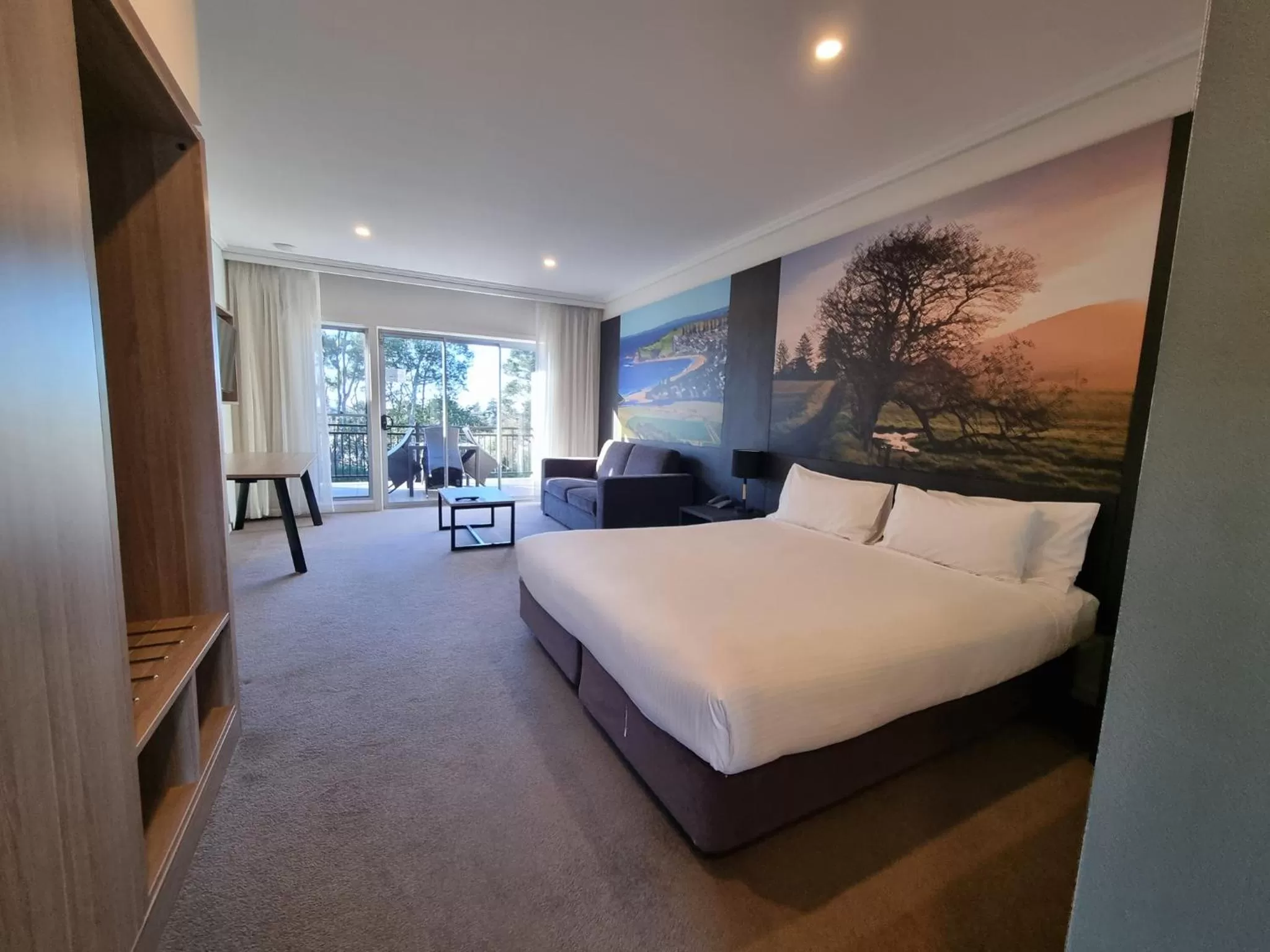 Superior Room with 1 King Bed and 1 Sofa Bed with Balcony  in Mercure Gerringong Resort