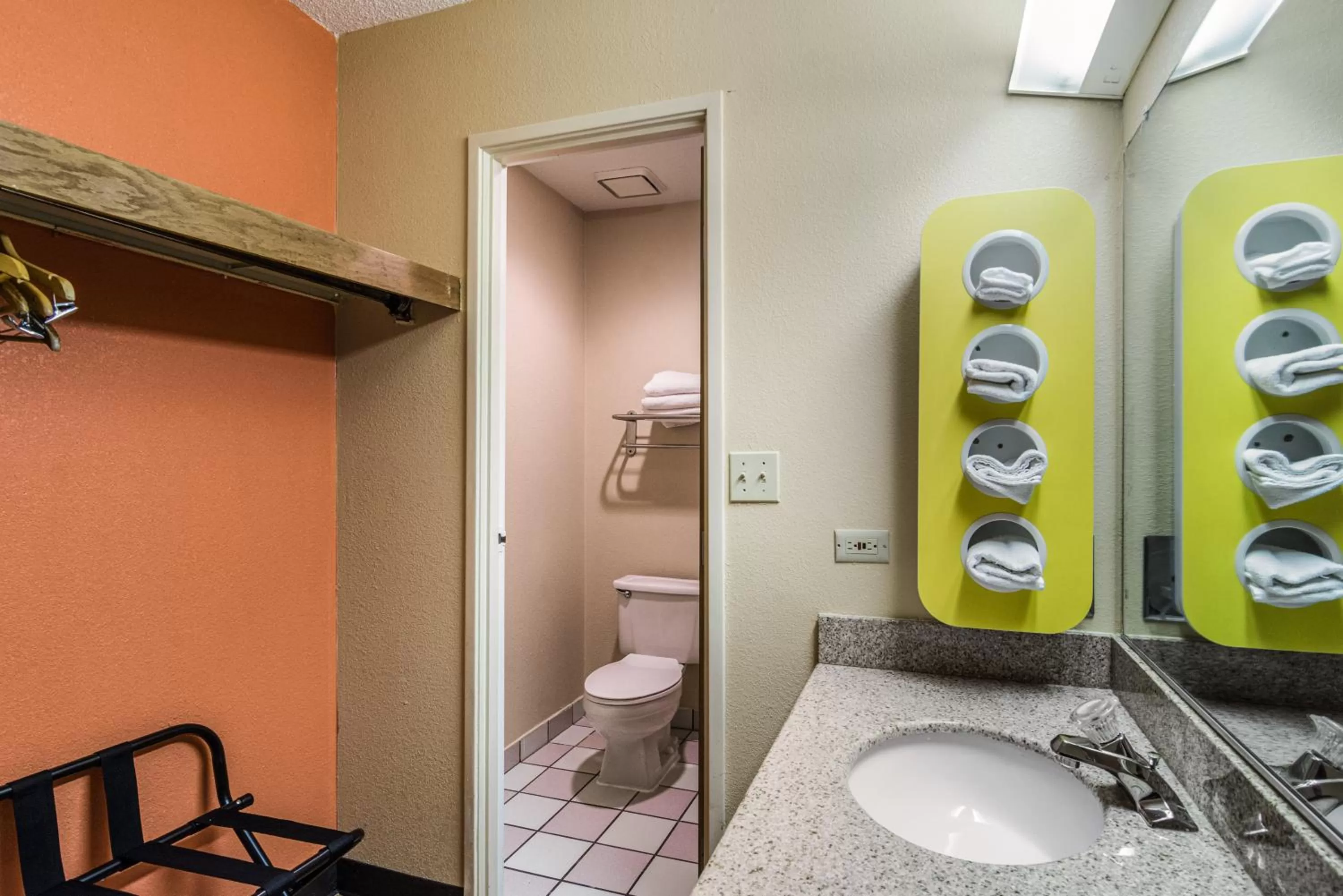 Deluxe King Room - single occupancy - Non-Smoking in Motel 6-Libertyville, IL